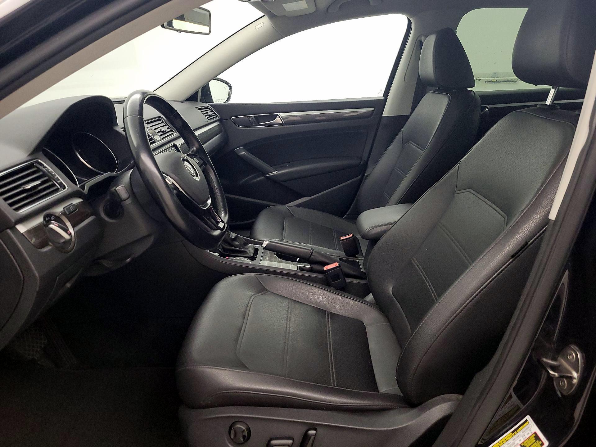 Thumbnail: 2017 Volkswagen Passat - 11