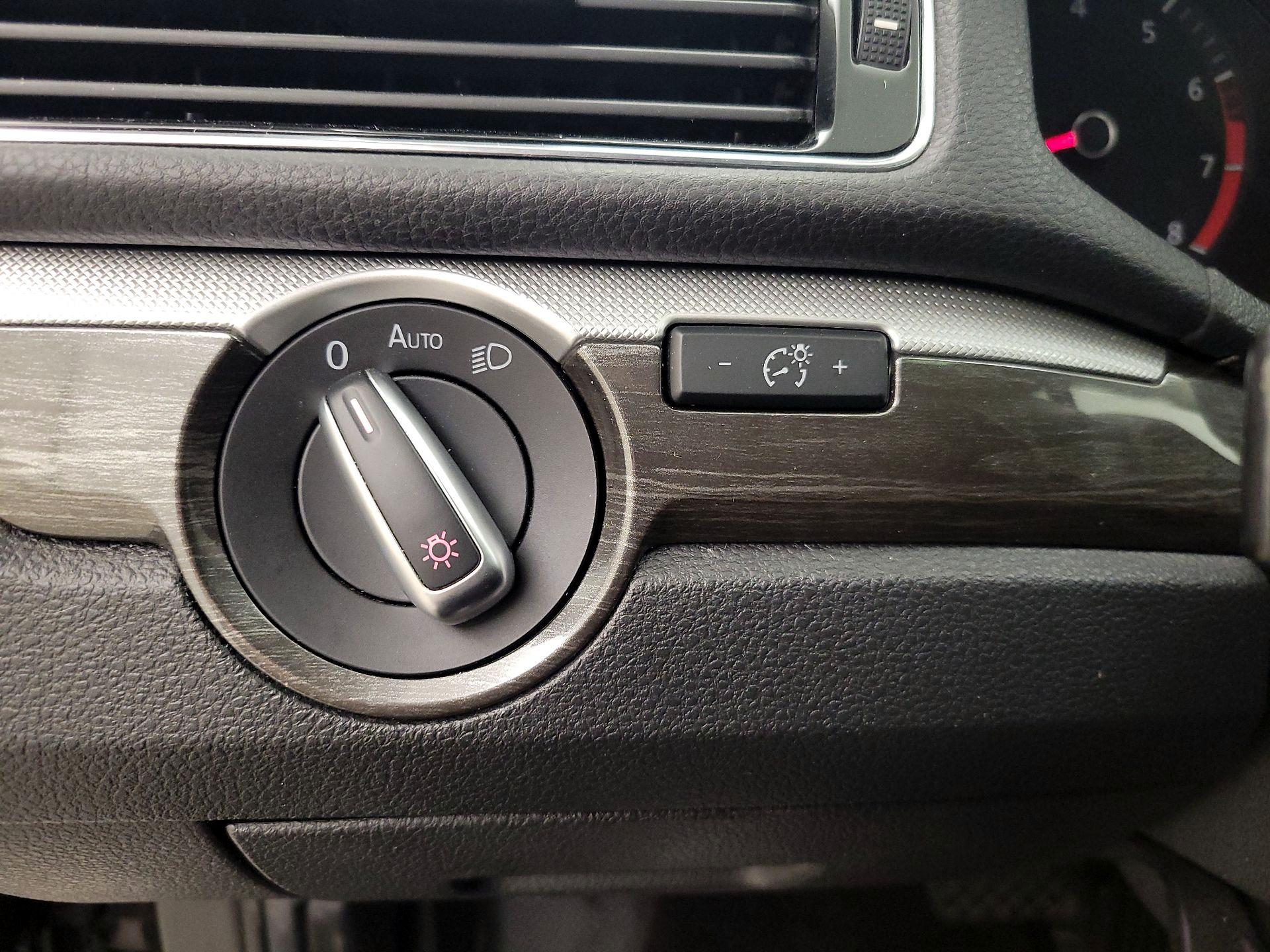 Thumbnail: 2017 Volkswagen Passat - 13