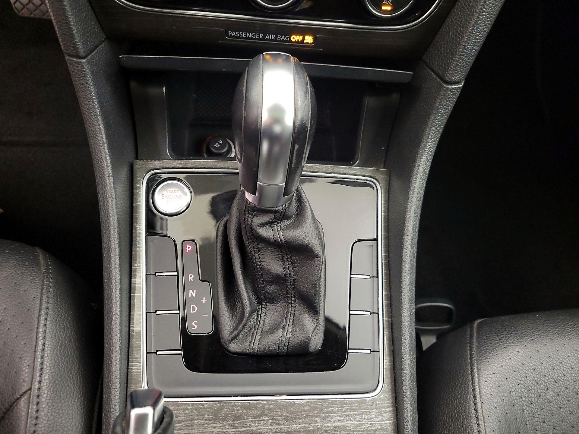 Thumbnail: 2017 Volkswagen Passat - 17