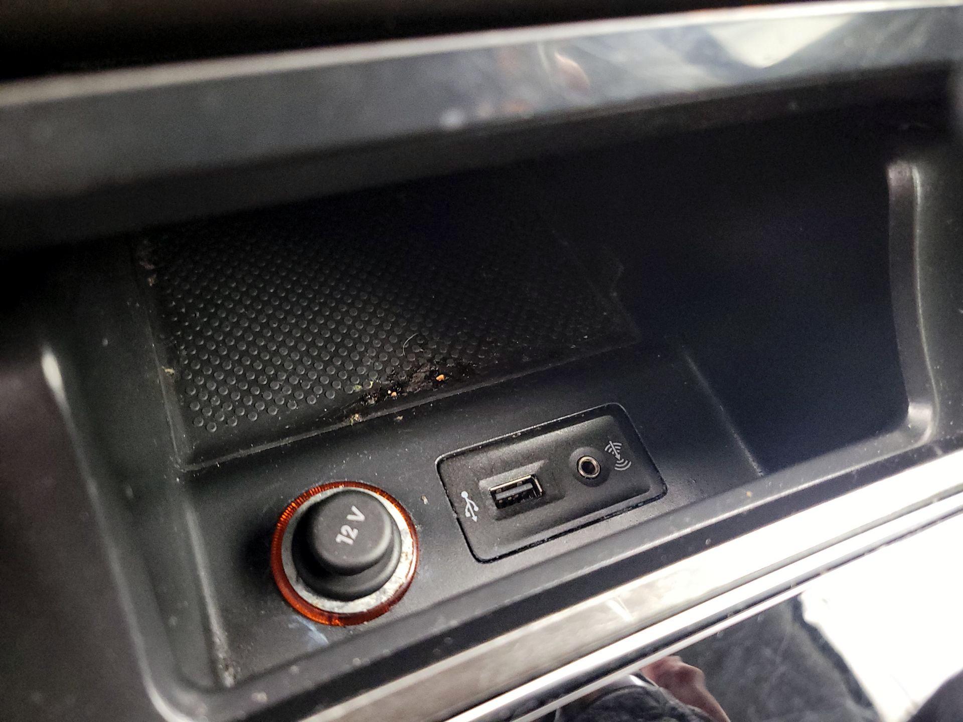 Thumbnail: 2017 Volkswagen Passat - 18