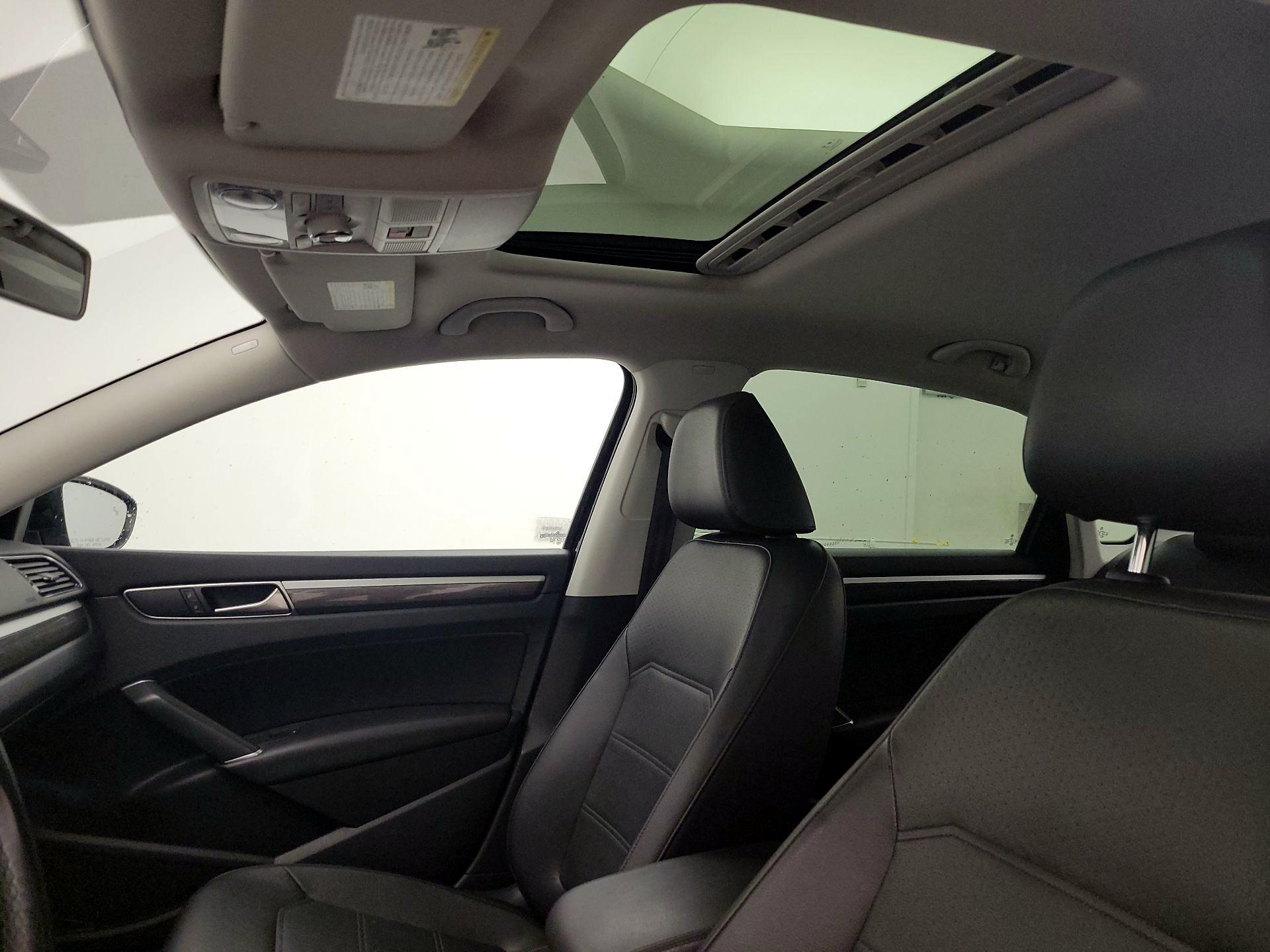 Thumbnail: 2017 Volkswagen Passat - 19