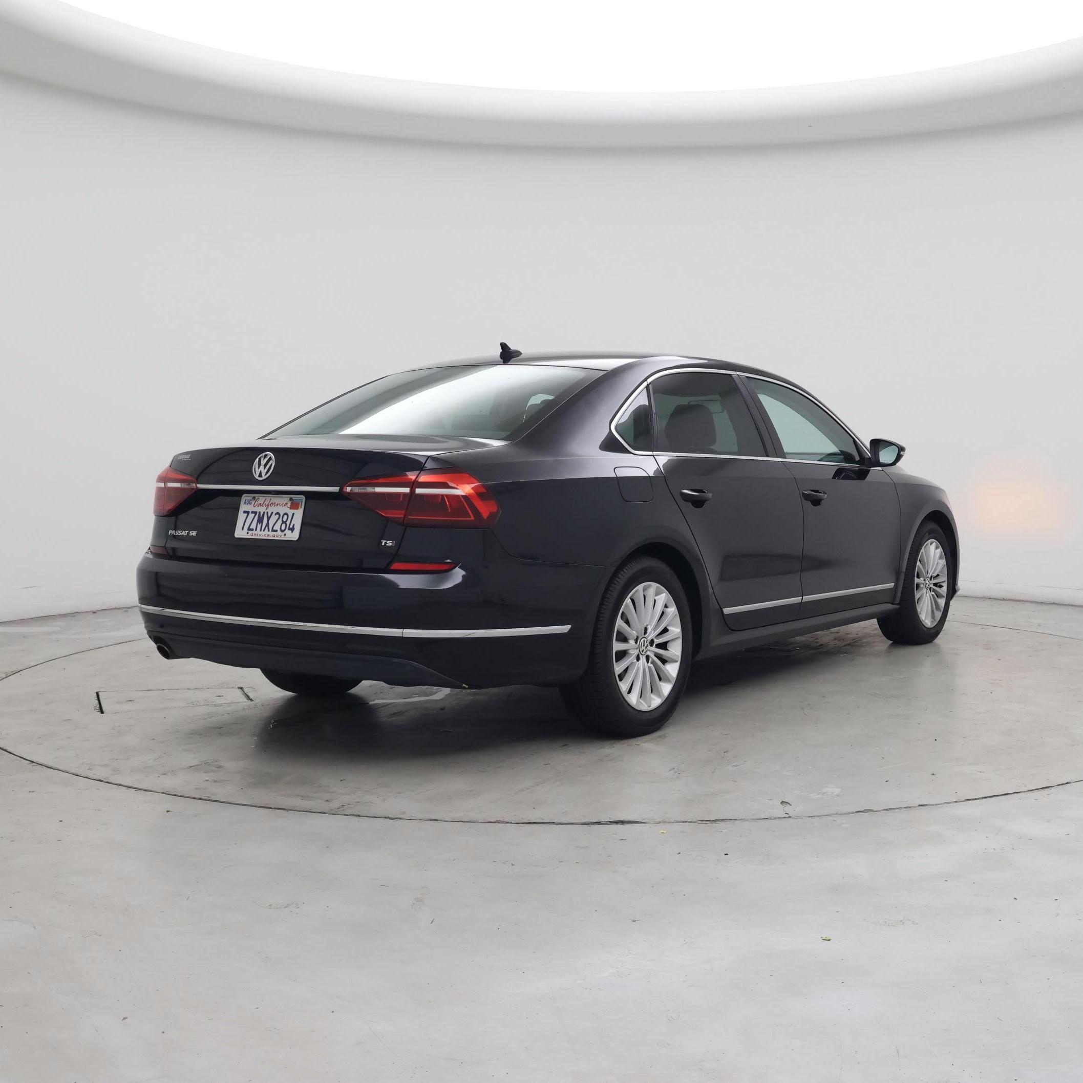 Thumbnail: 2017 Volkswagen Passat - 8