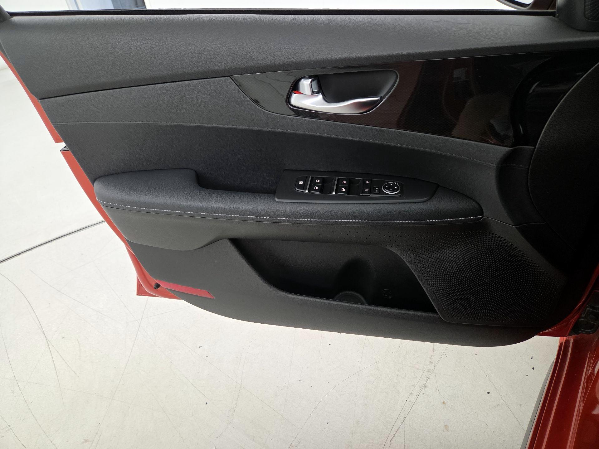 Thumbnail: 2023 Kia Forte - 12