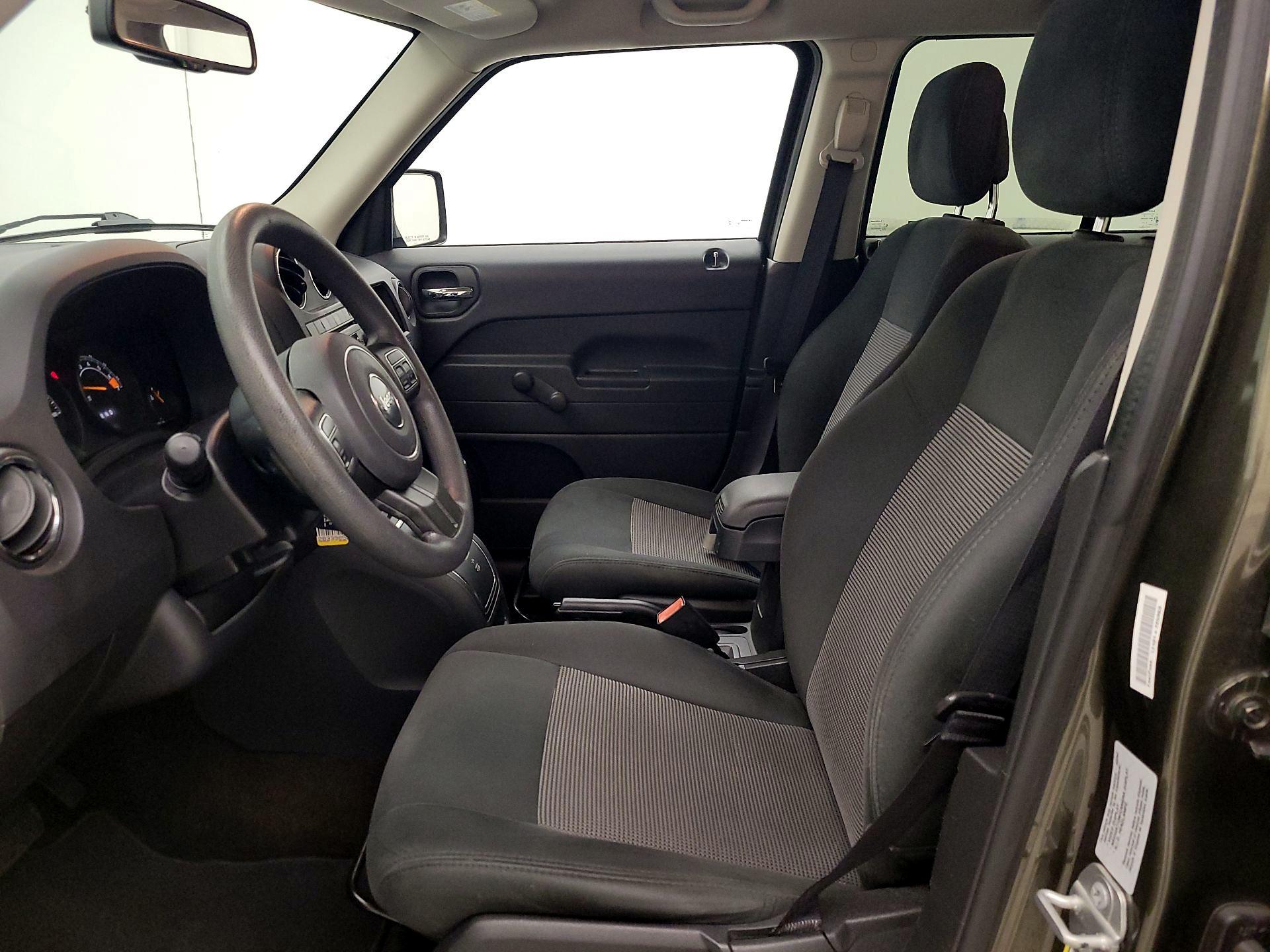 Thumbnail: 2016 Jeep Patriot - 11