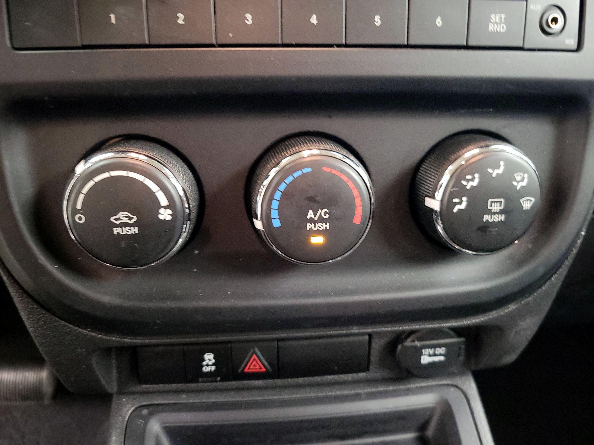 Thumbnail: 2016 Jeep Patriot - 14