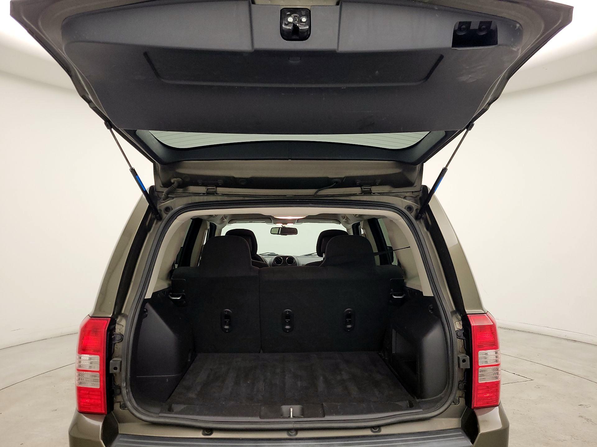 Thumbnail: 2016 Jeep Patriot - 17