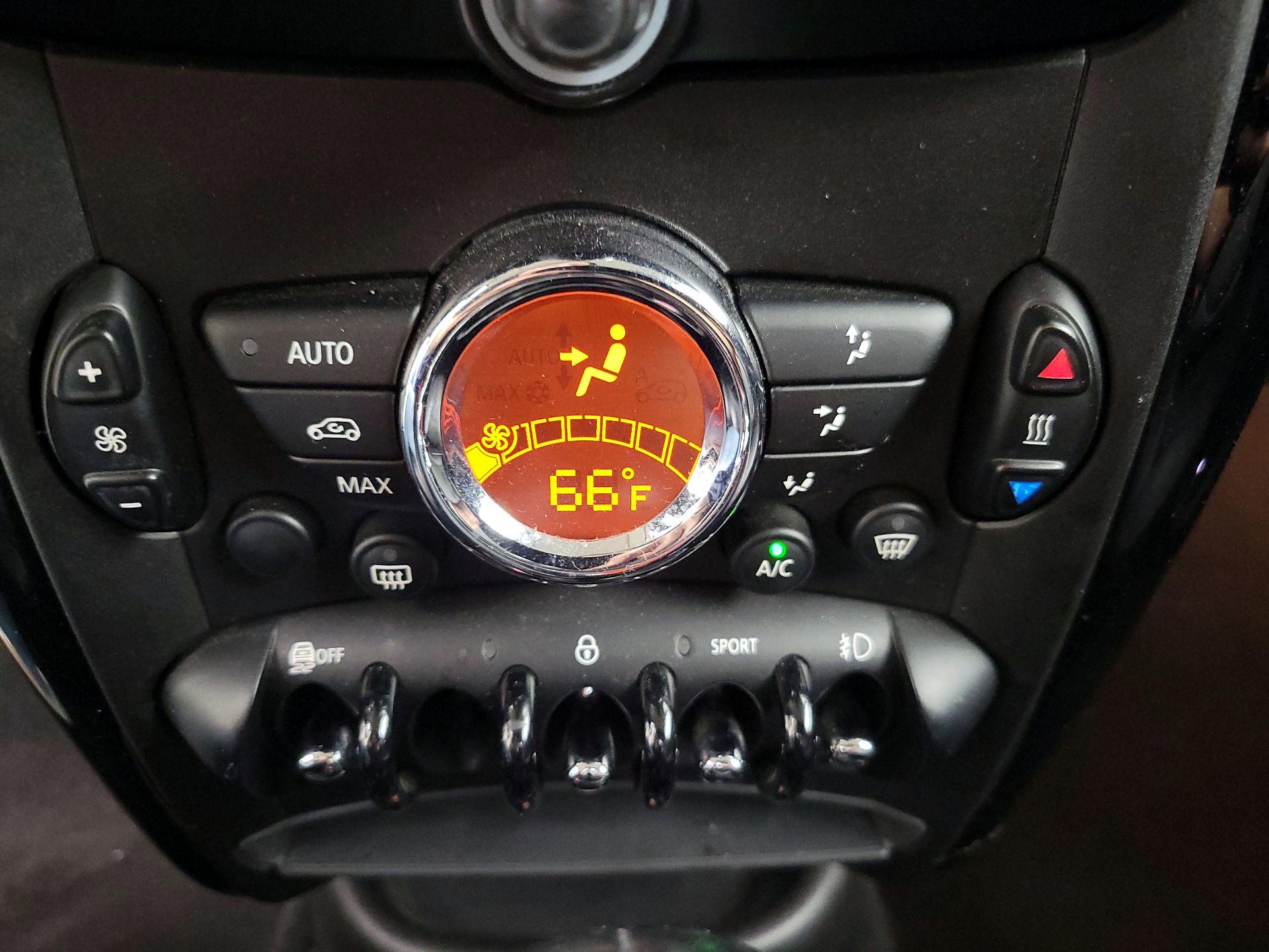 Thumbnail: 2016 MINI Cooper Countryman - 12