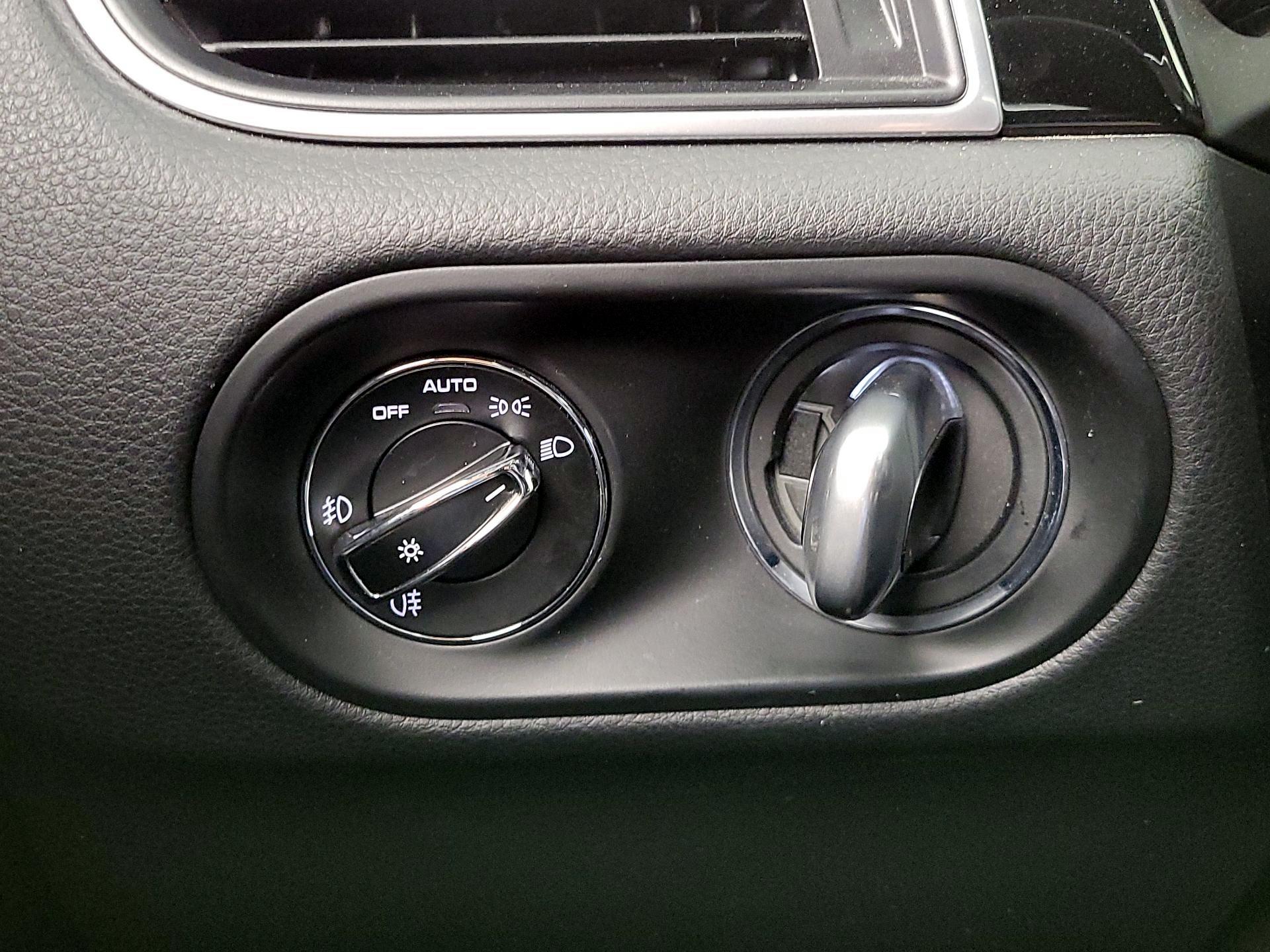 Thumbnail: 2018 Porsche Macan - 13