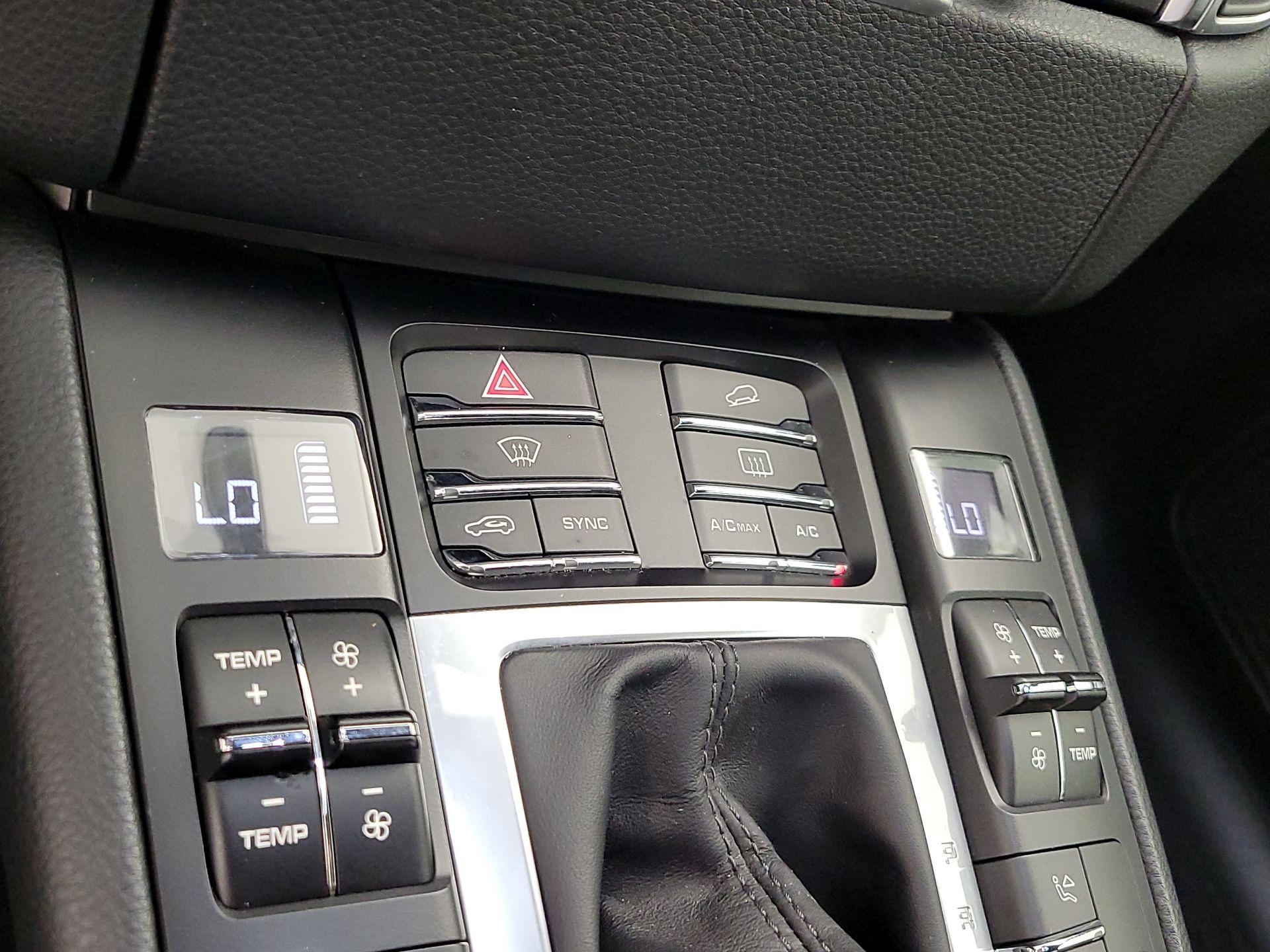 Thumbnail: 2018 Porsche Macan - 16