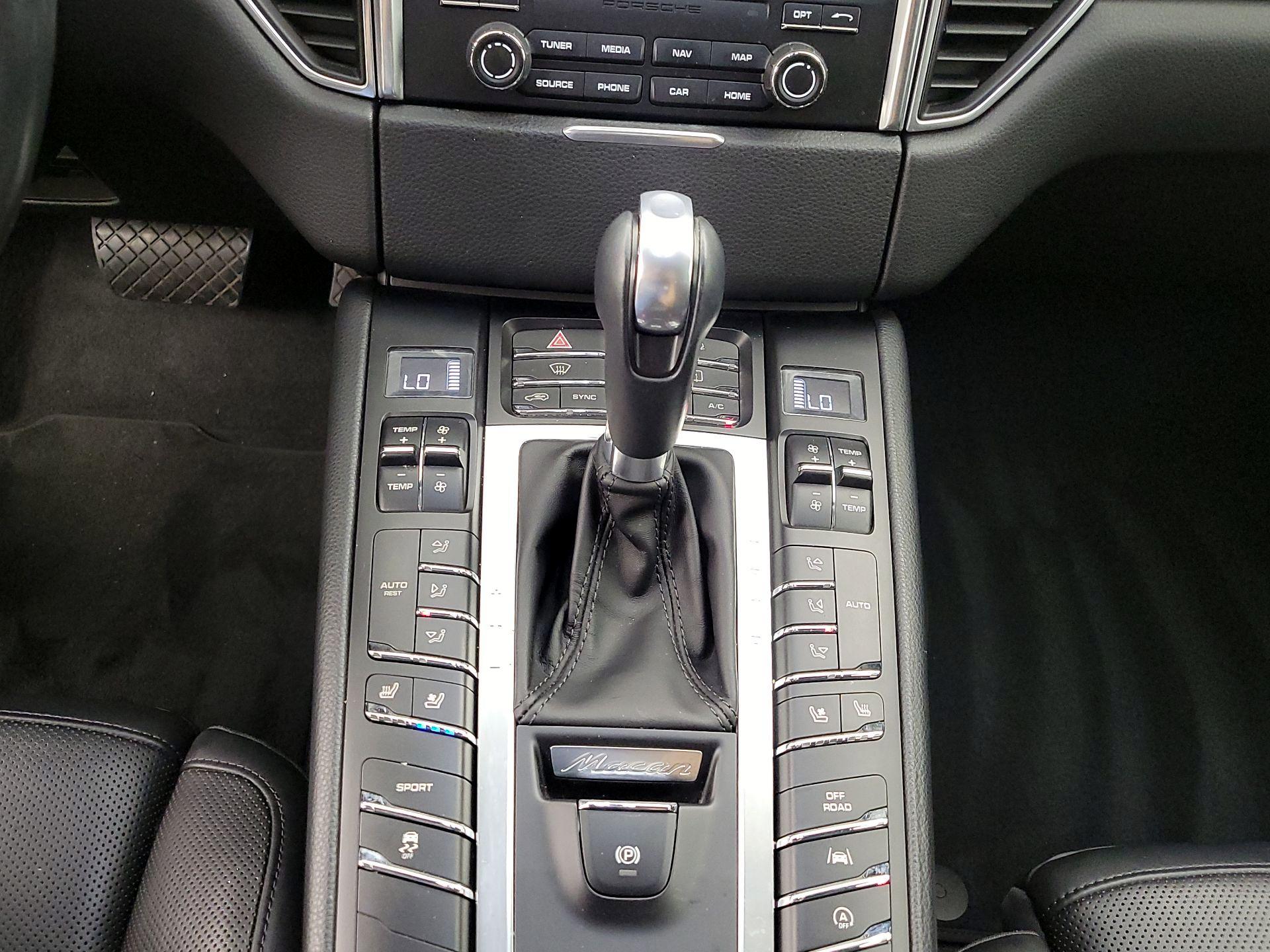 Thumbnail: 2018 Porsche Macan - 17