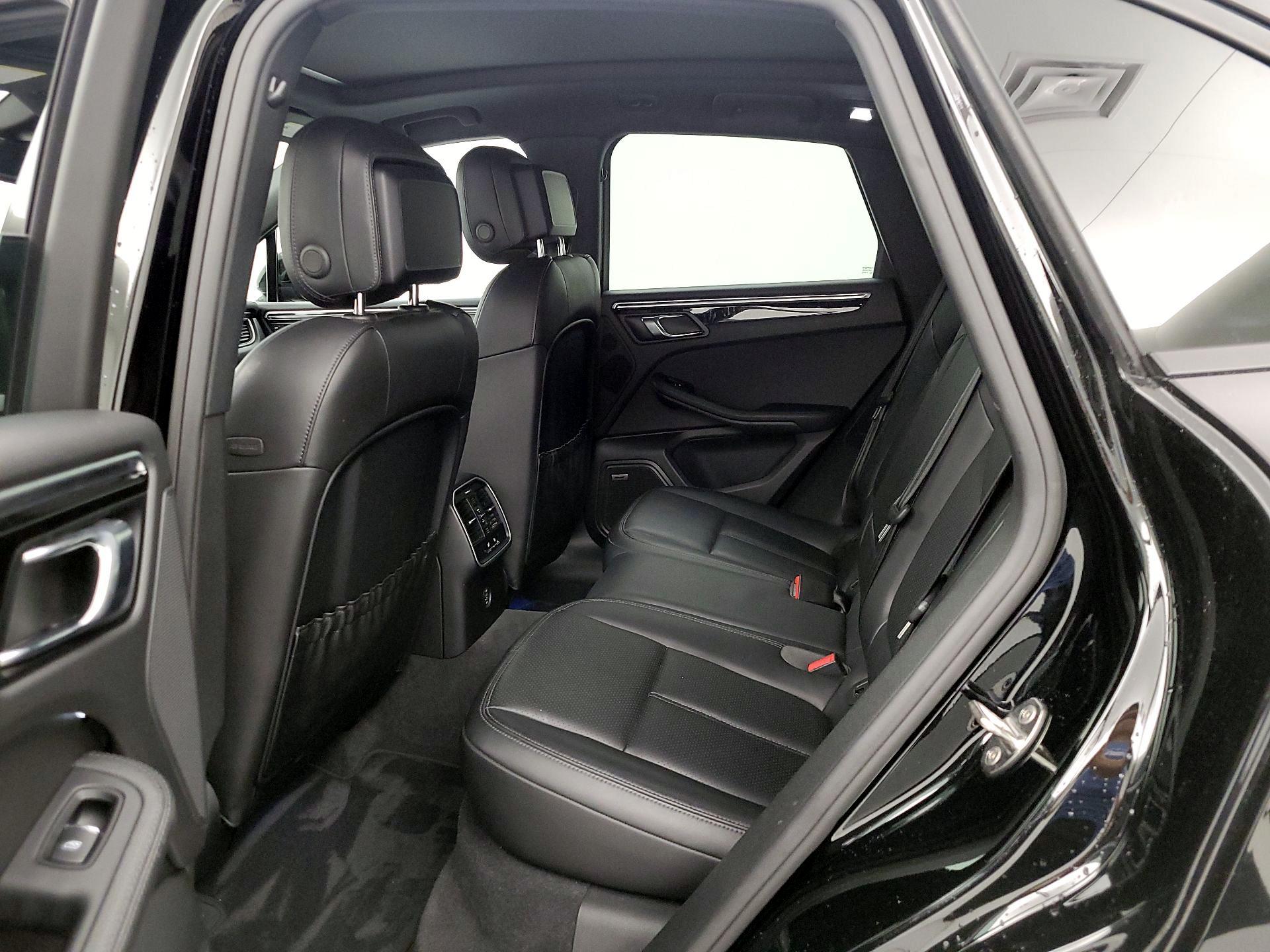 Thumbnail: 2018 Porsche Macan - 18