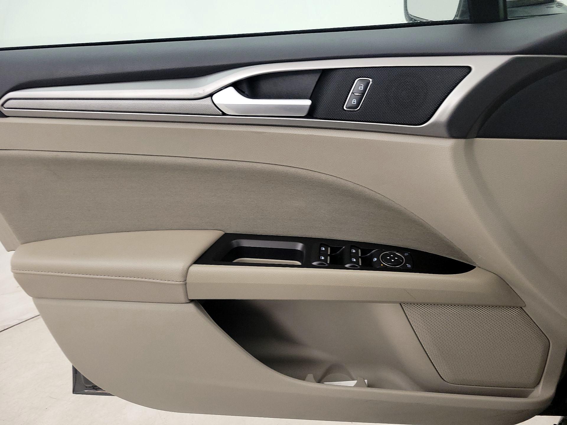 Thumbnail: 2017 Ford Fusion - 12