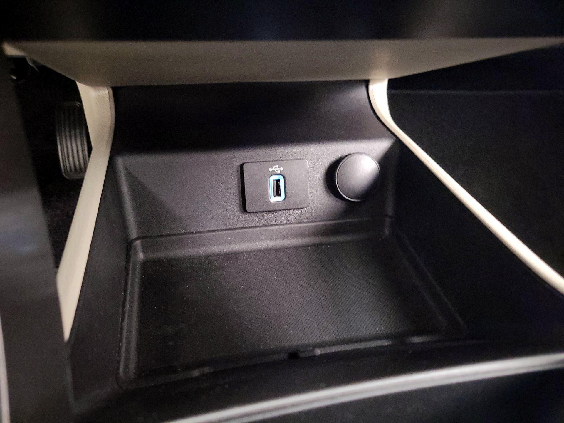 Thumbnail: 2017 Ford Fusion - 19