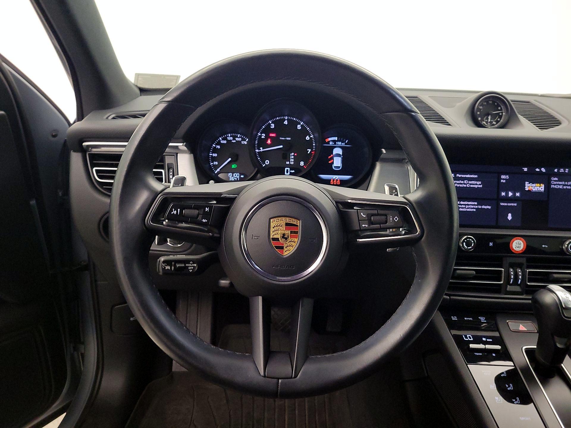 Thumbnail: 2023 Porsche Macan - 10