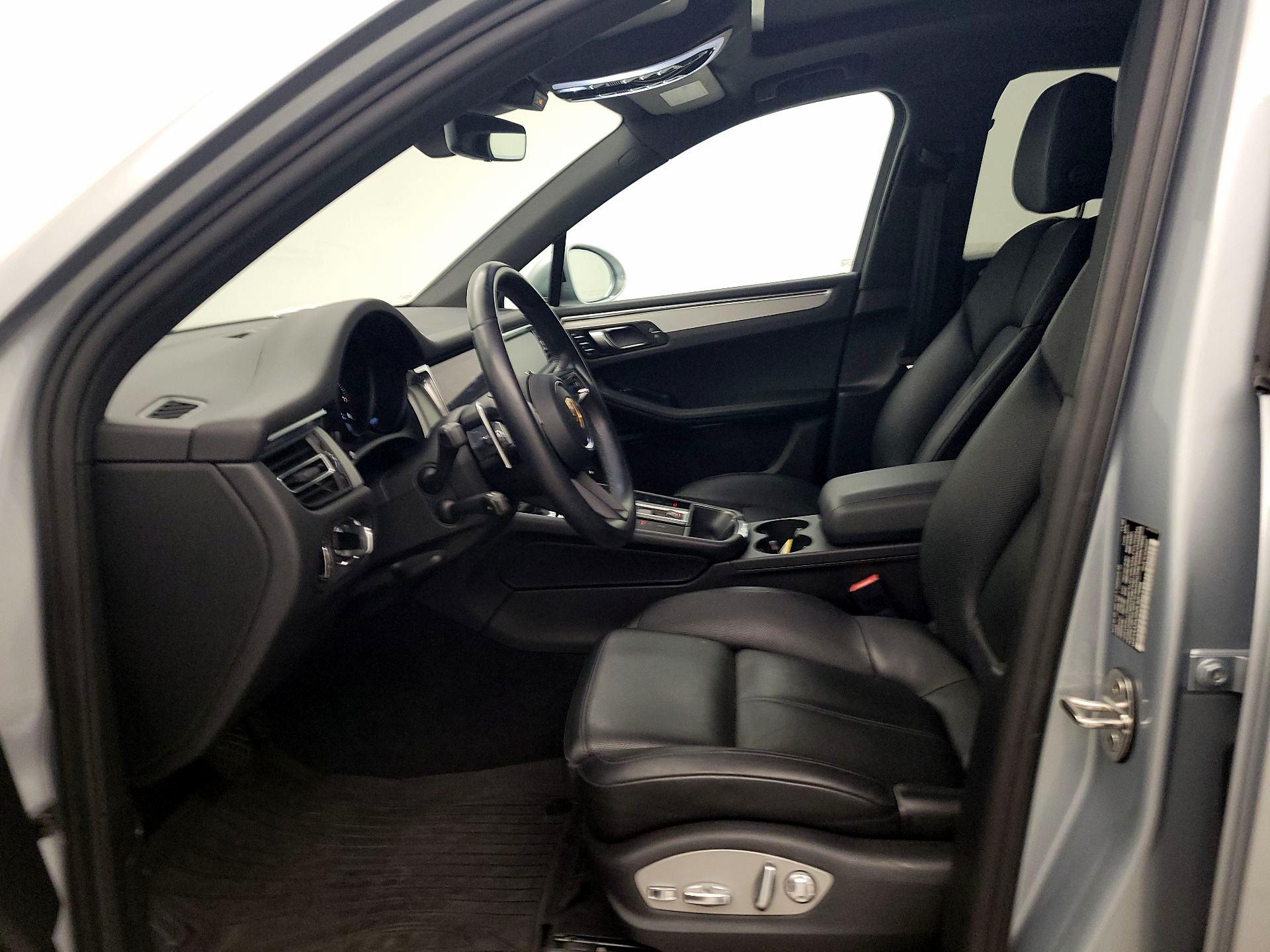 Thumbnail: 2023 Porsche Macan - 11