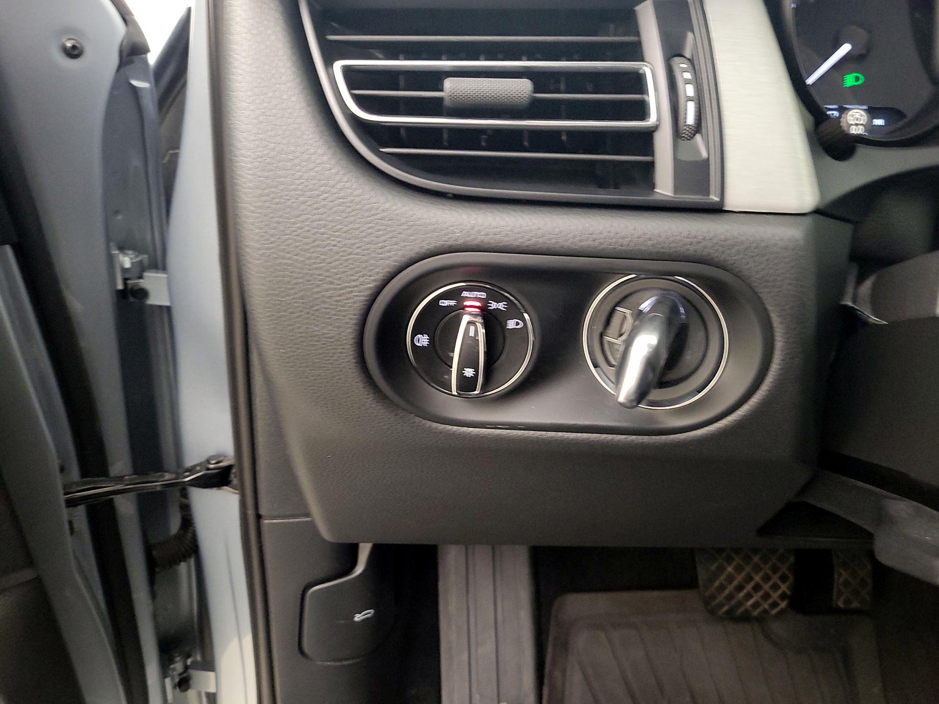 Thumbnail: 2023 Porsche Macan - 13