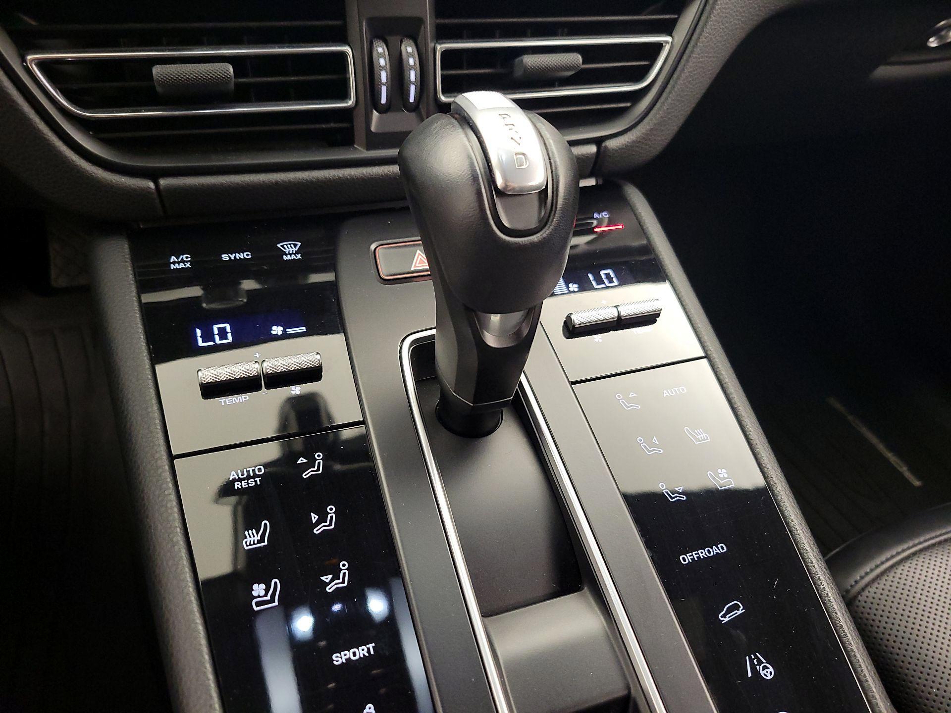 Thumbnail: 2023 Porsche Macan - 18