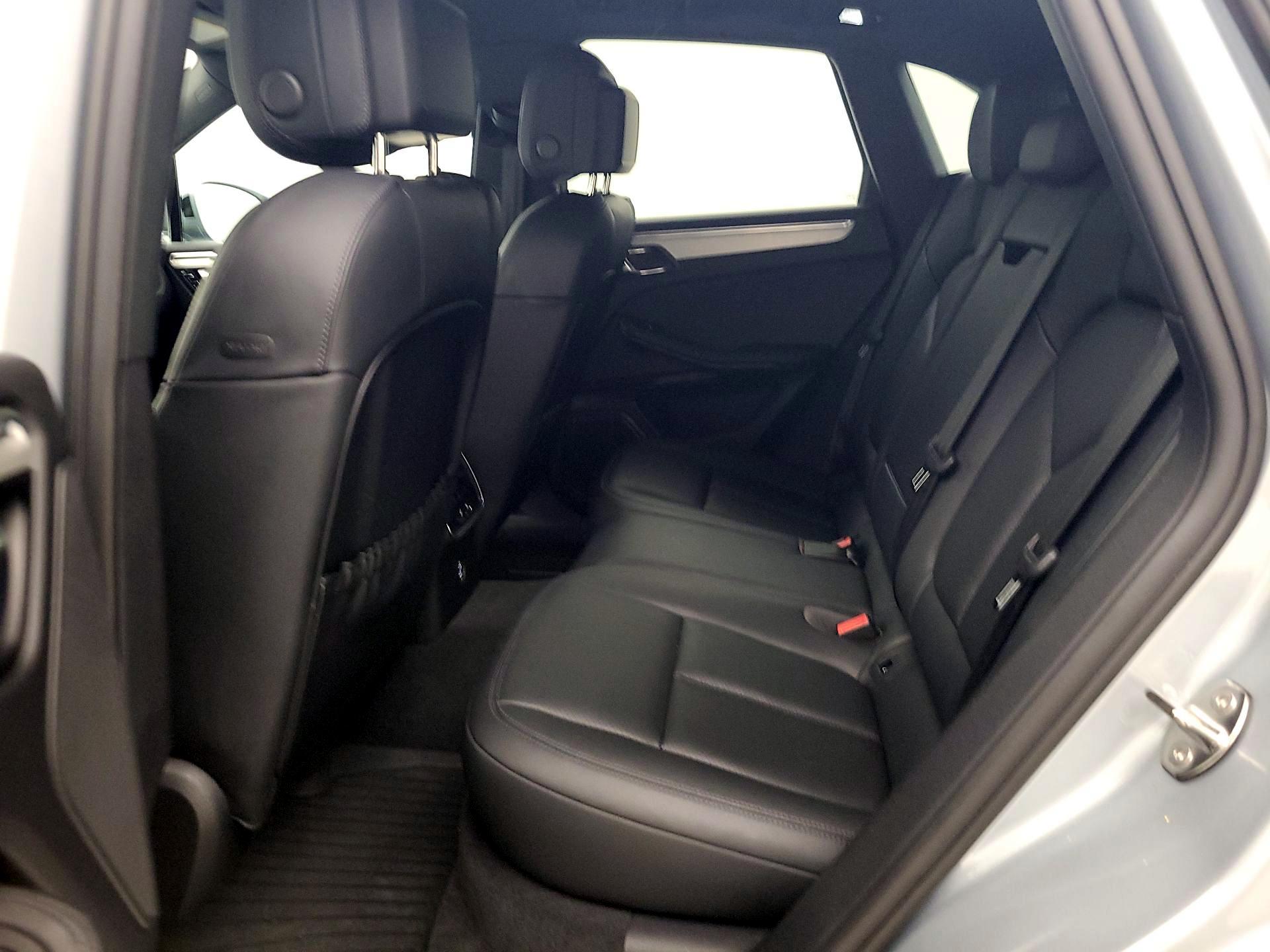 Thumbnail: 2023 Porsche Macan - 20