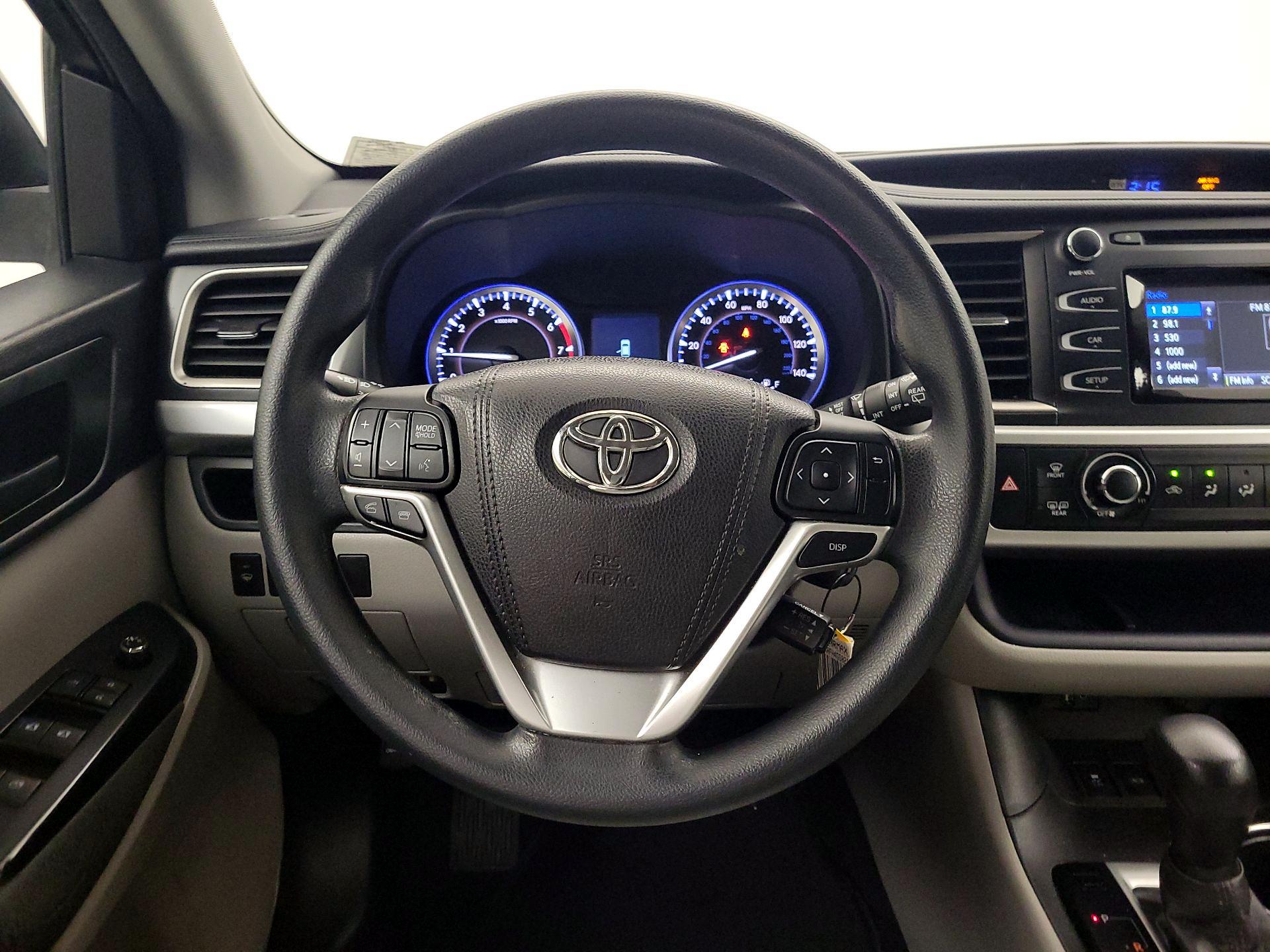 Thumbnail: 2016 Toyota Highlander - 10