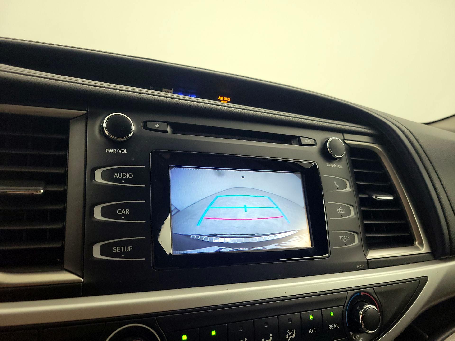 Thumbnail: 2016 Toyota Highlander - 14