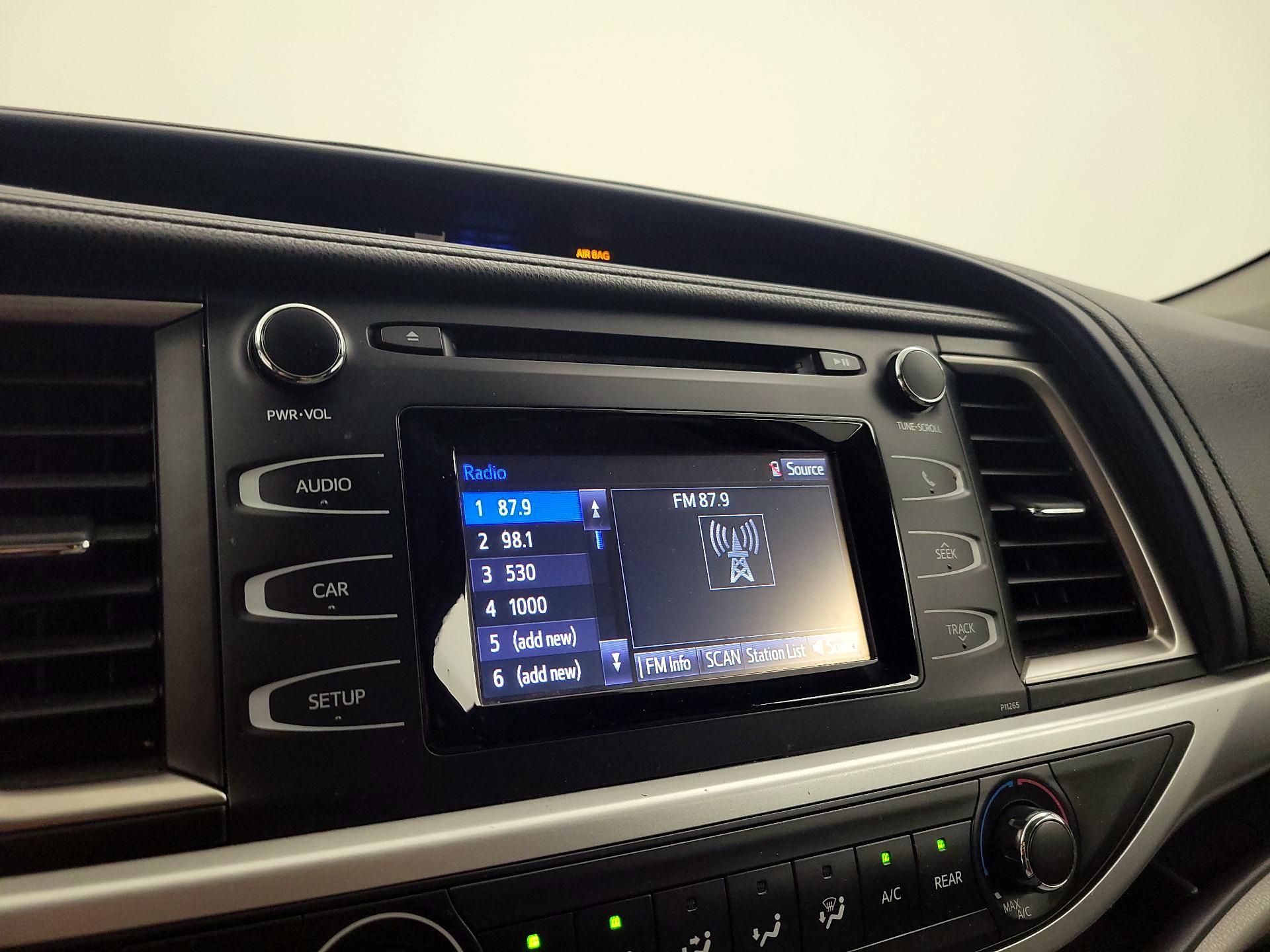 Thumbnail: 2016 Toyota Highlander - 15