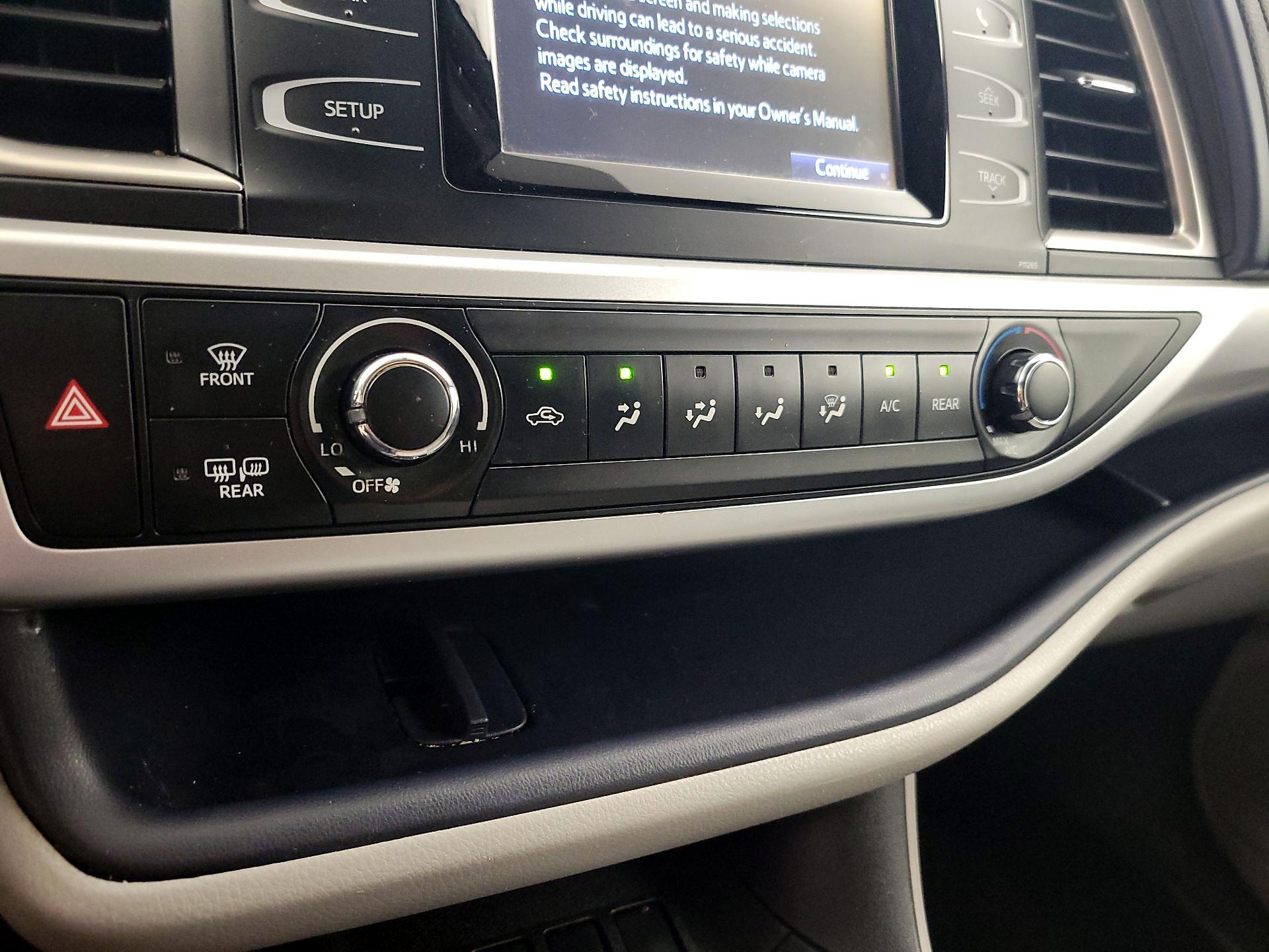 Thumbnail: 2016 Toyota Highlander - 16