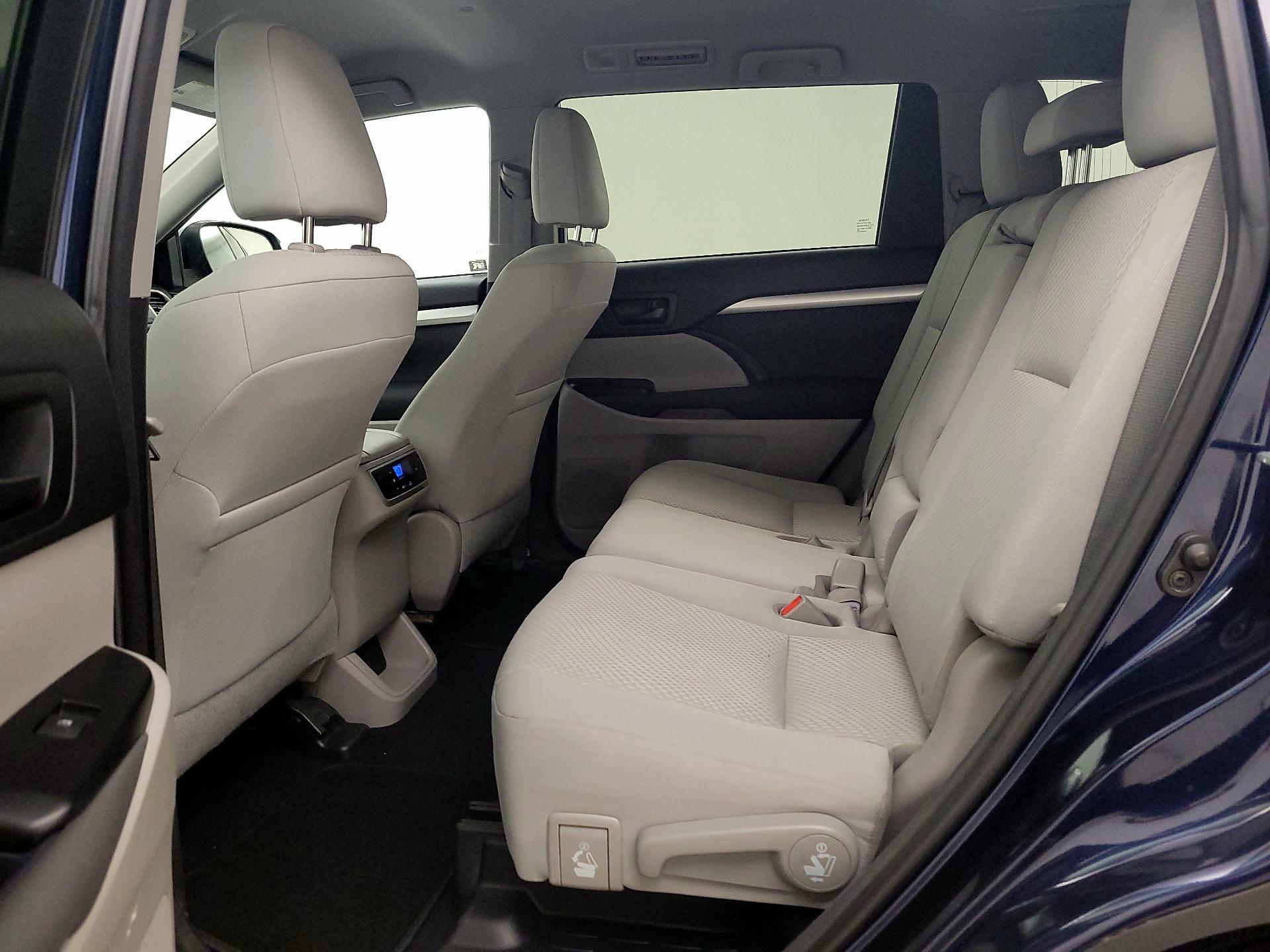 Thumbnail: 2016 Toyota Highlander - 19