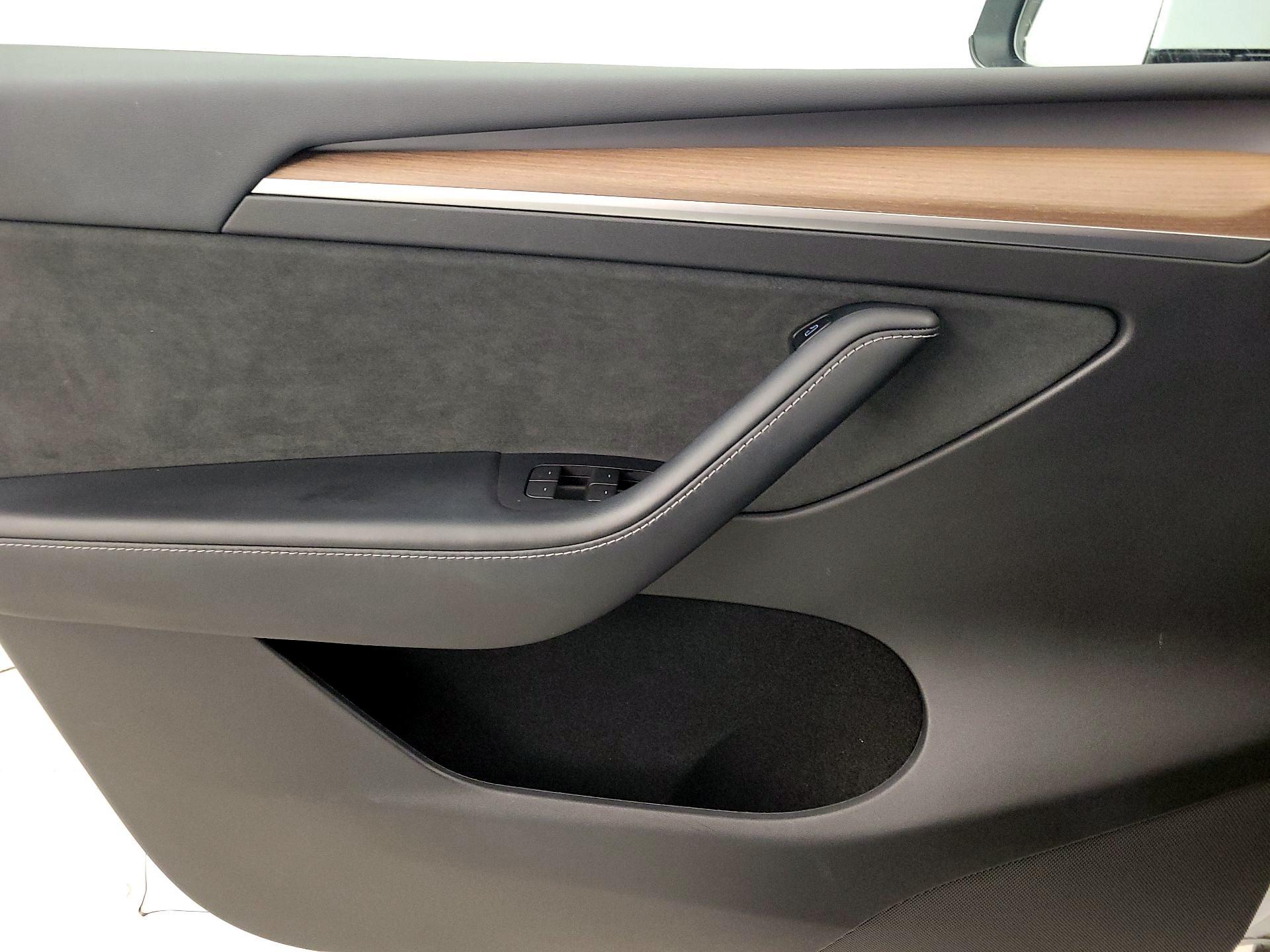 Thumbnail: 2023 Tesla Model Y - 12