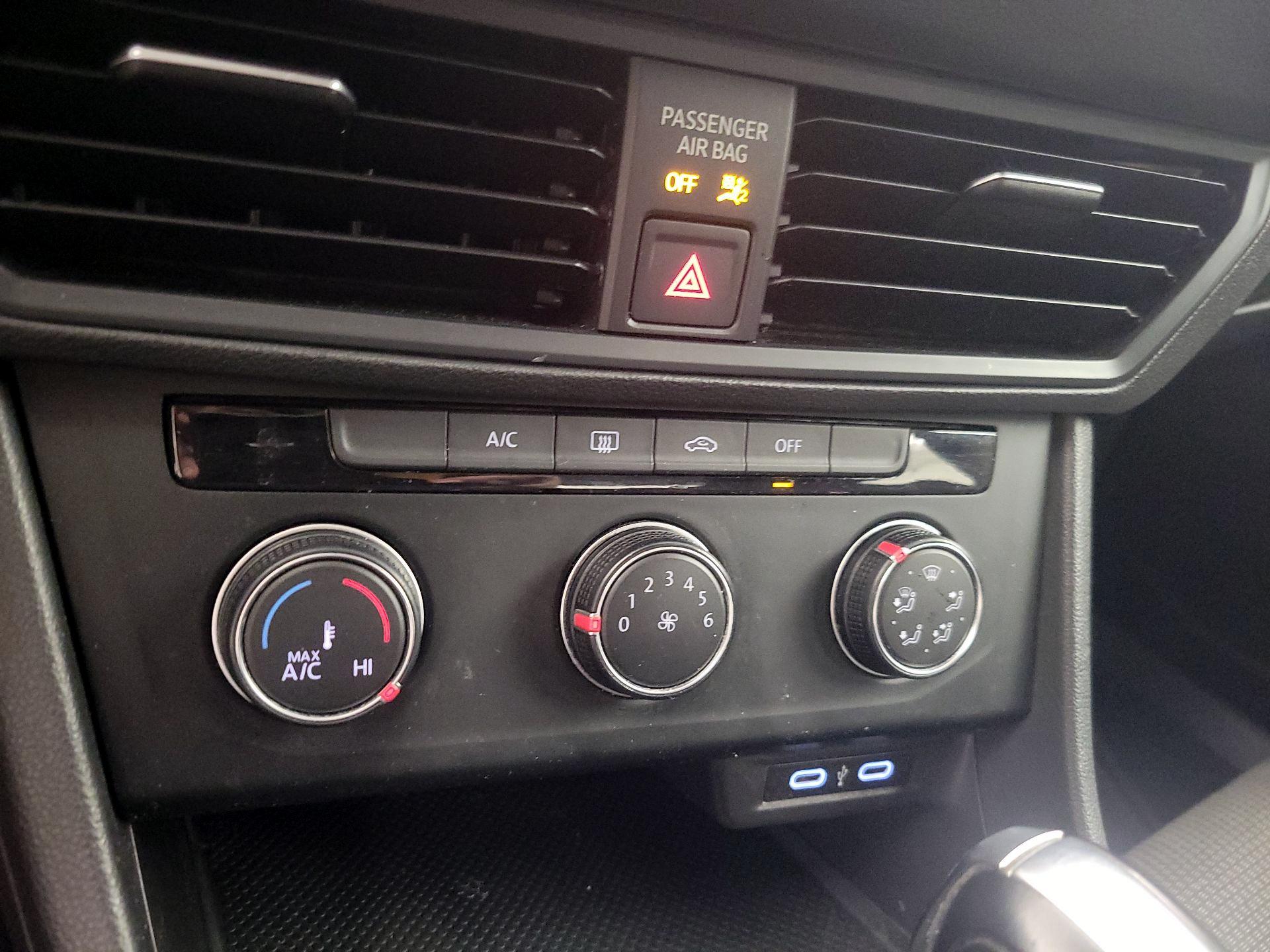 Thumbnail: 2020 Volkswagen Jetta - 16