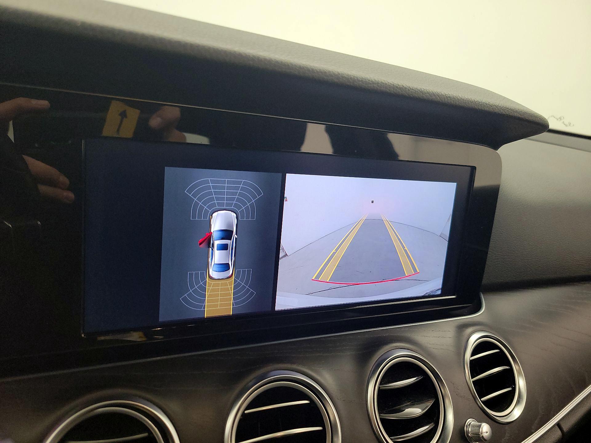 Thumbnail: 2017 Mercedes-Benz E-Class - 15