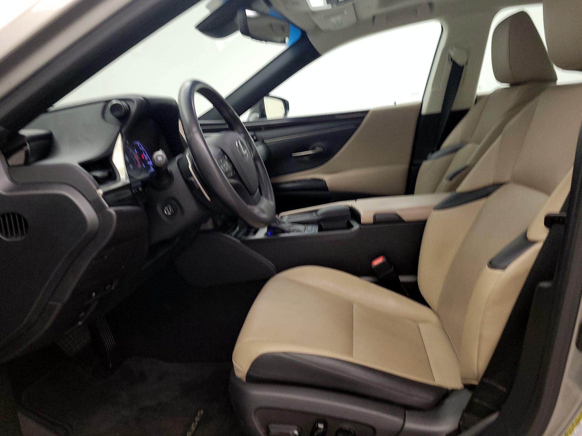 Thumbnail: 2020 Lexus ES - 11