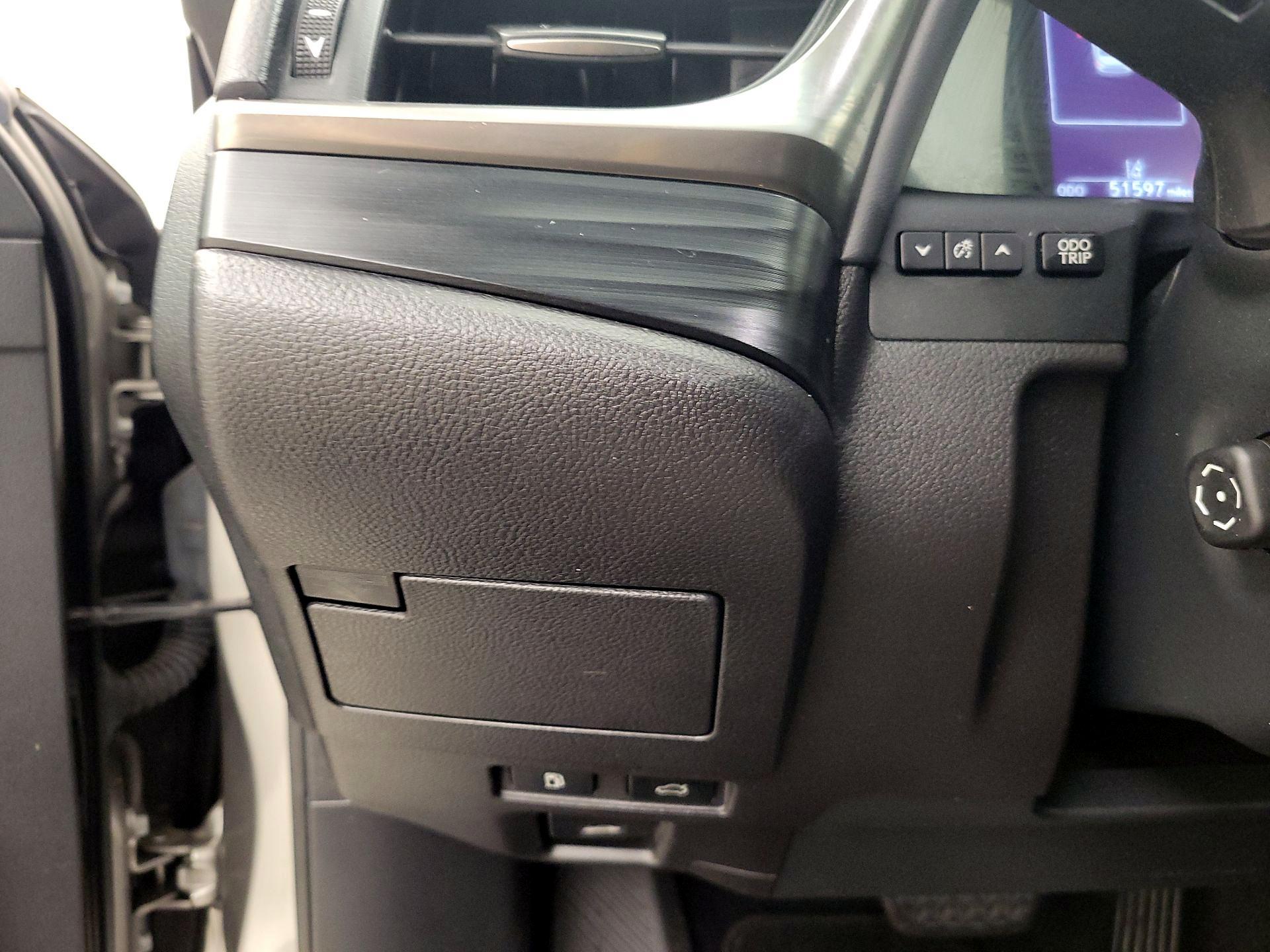 Thumbnail: 2020 Lexus ES - 13