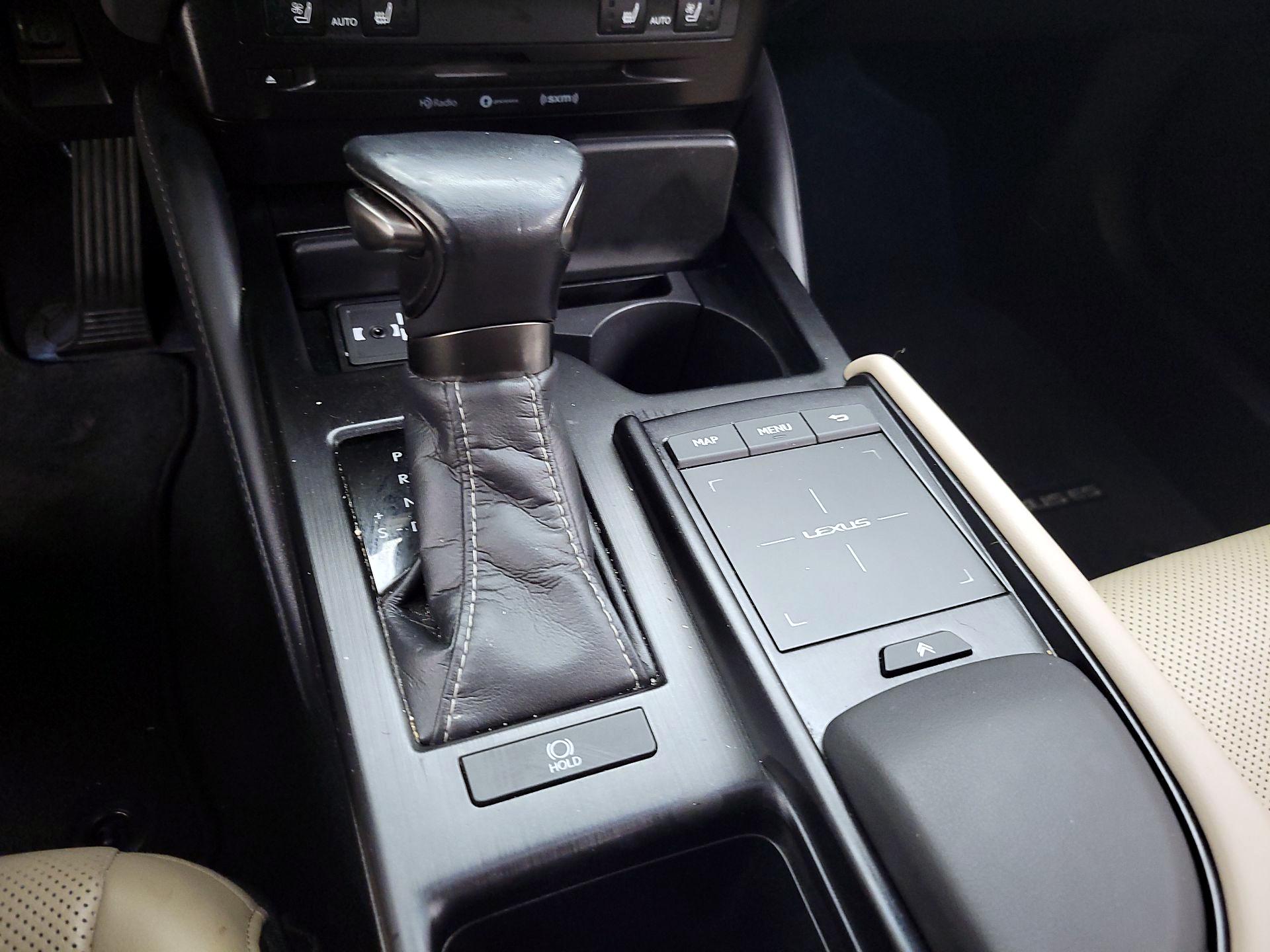 Thumbnail: 2020 Lexus ES - 17