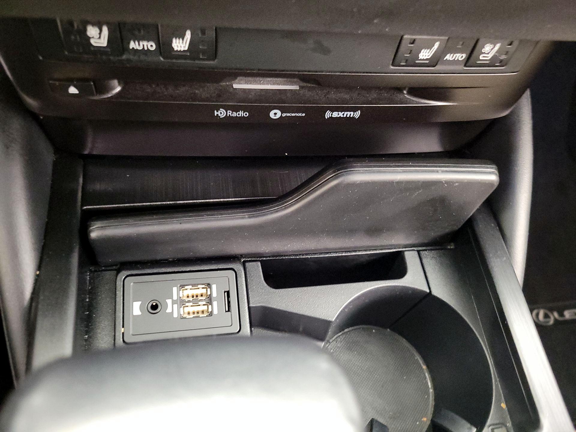 Thumbnail: 2020 Lexus ES - 18