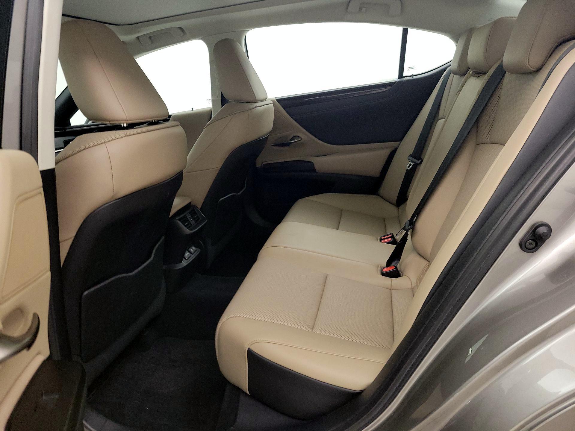 Thumbnail: 2020 Lexus ES - 19