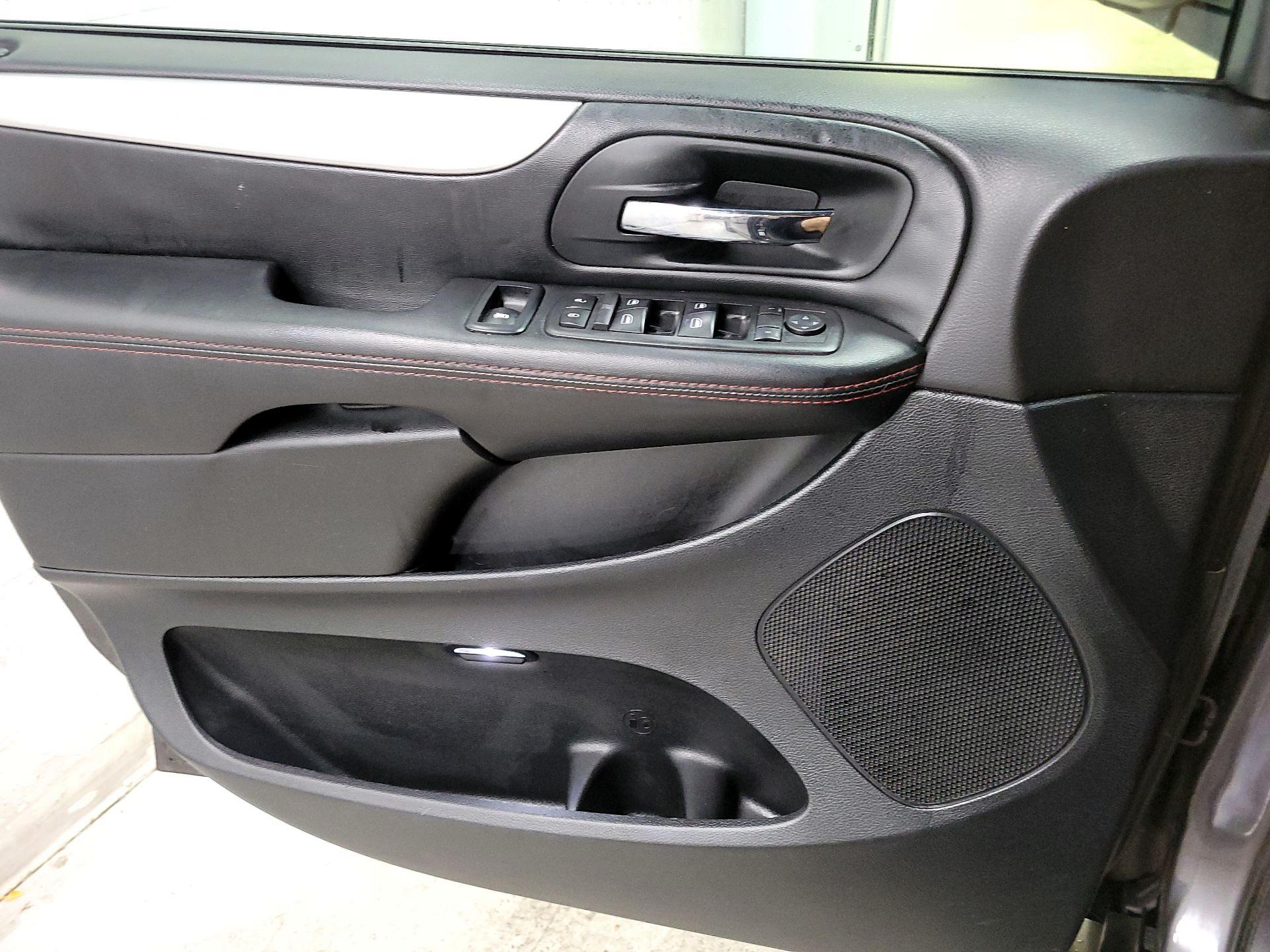 Thumbnail: 2019 Dodge Grand Caravan - 12