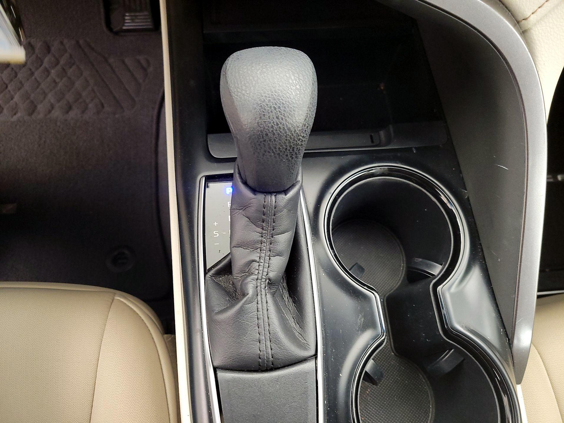 Thumbnail: 2018 Toyota Camry - 15