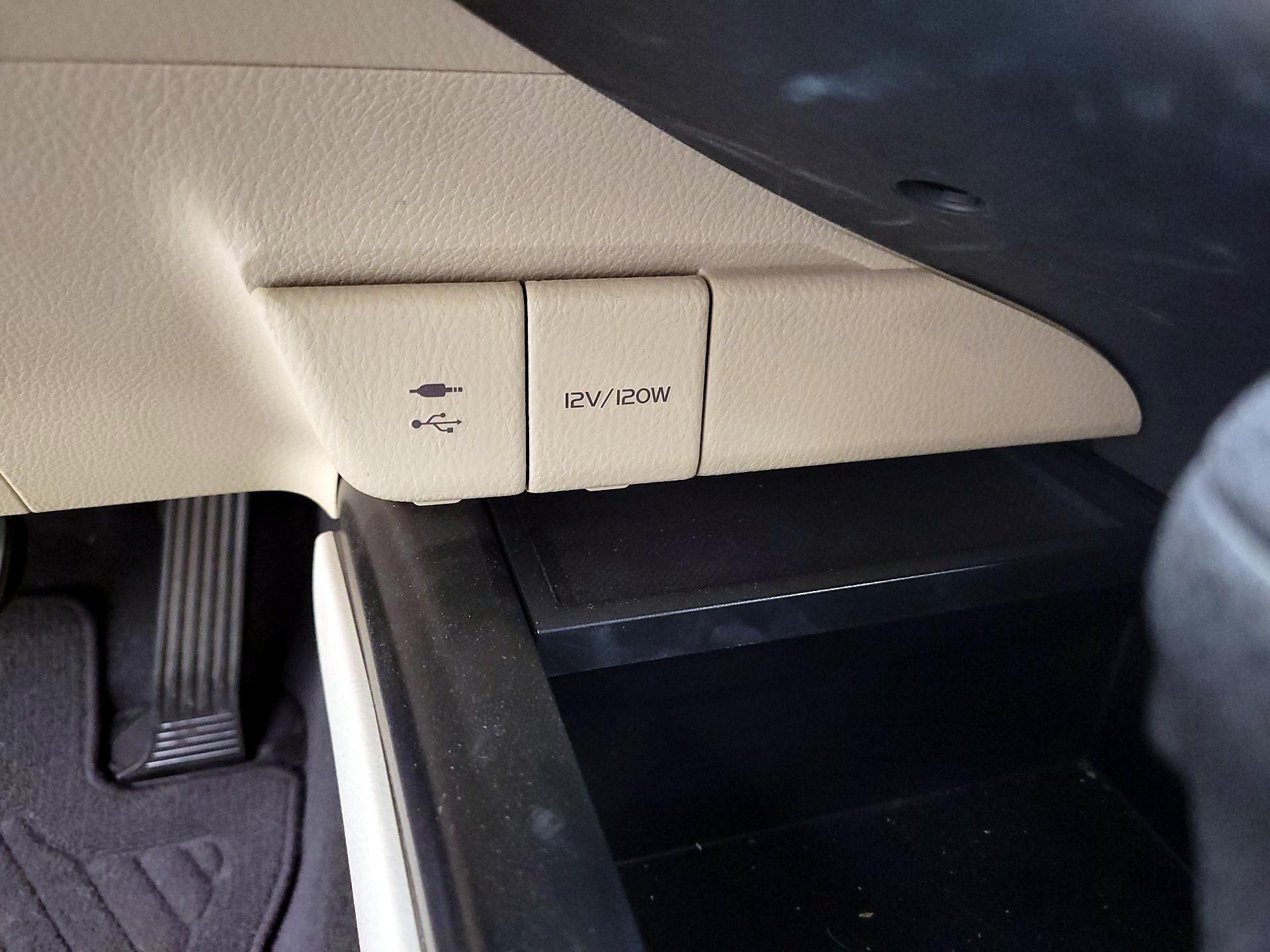 Thumbnail: 2018 Toyota Camry - 16