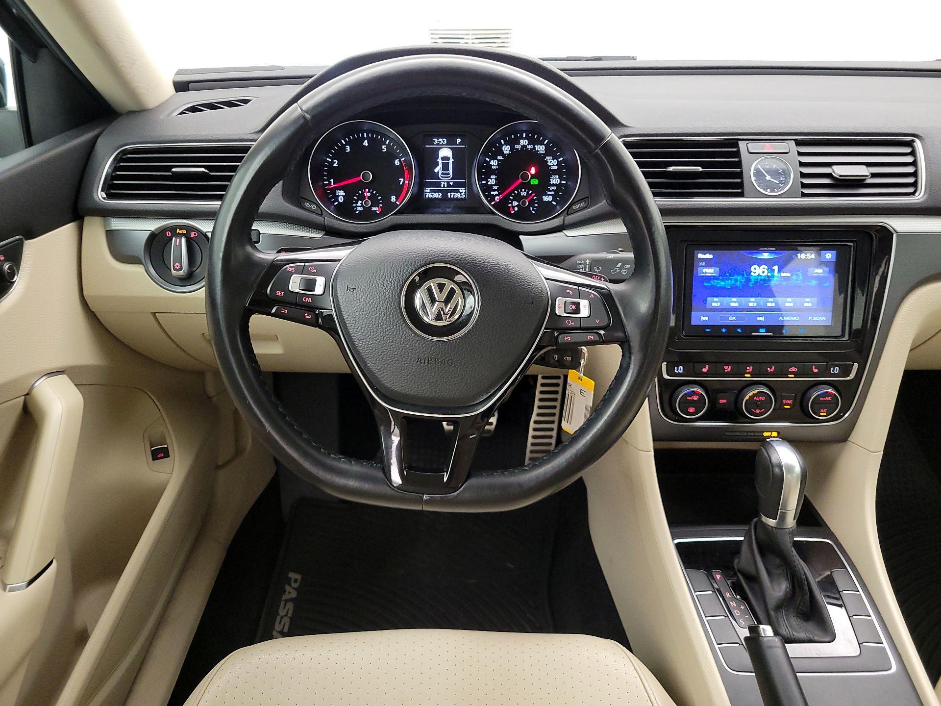 Thumbnail: 2017 Volkswagen Passat - 10