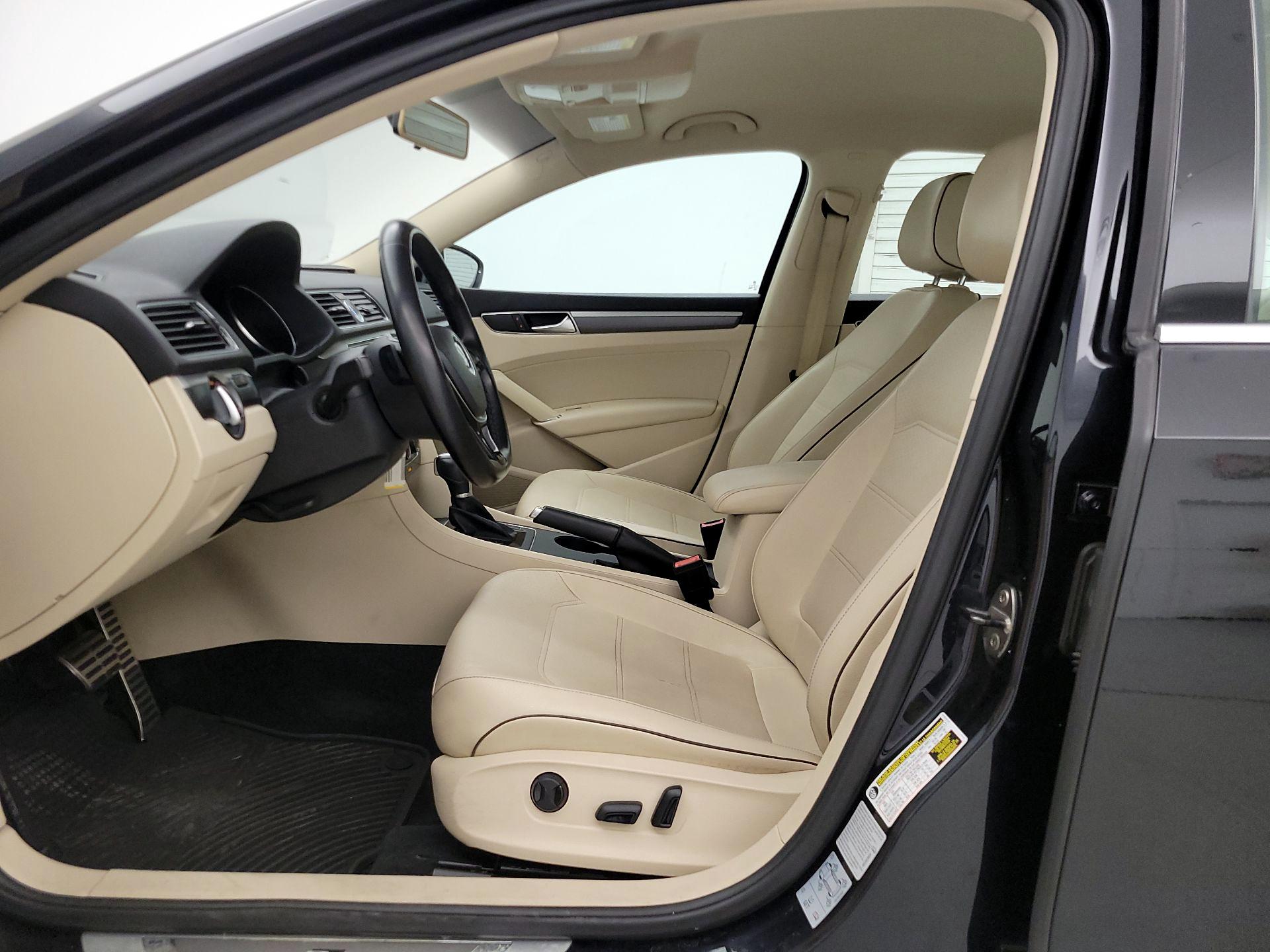 Thumbnail: 2017 Volkswagen Passat - 11