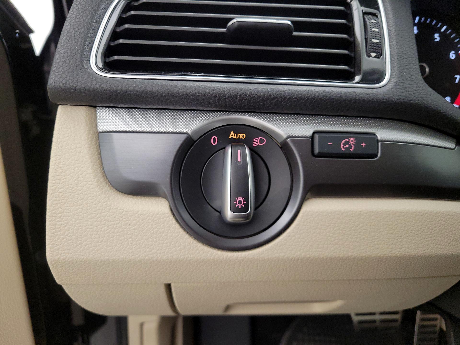 Thumbnail: 2017 Volkswagen Passat - 13