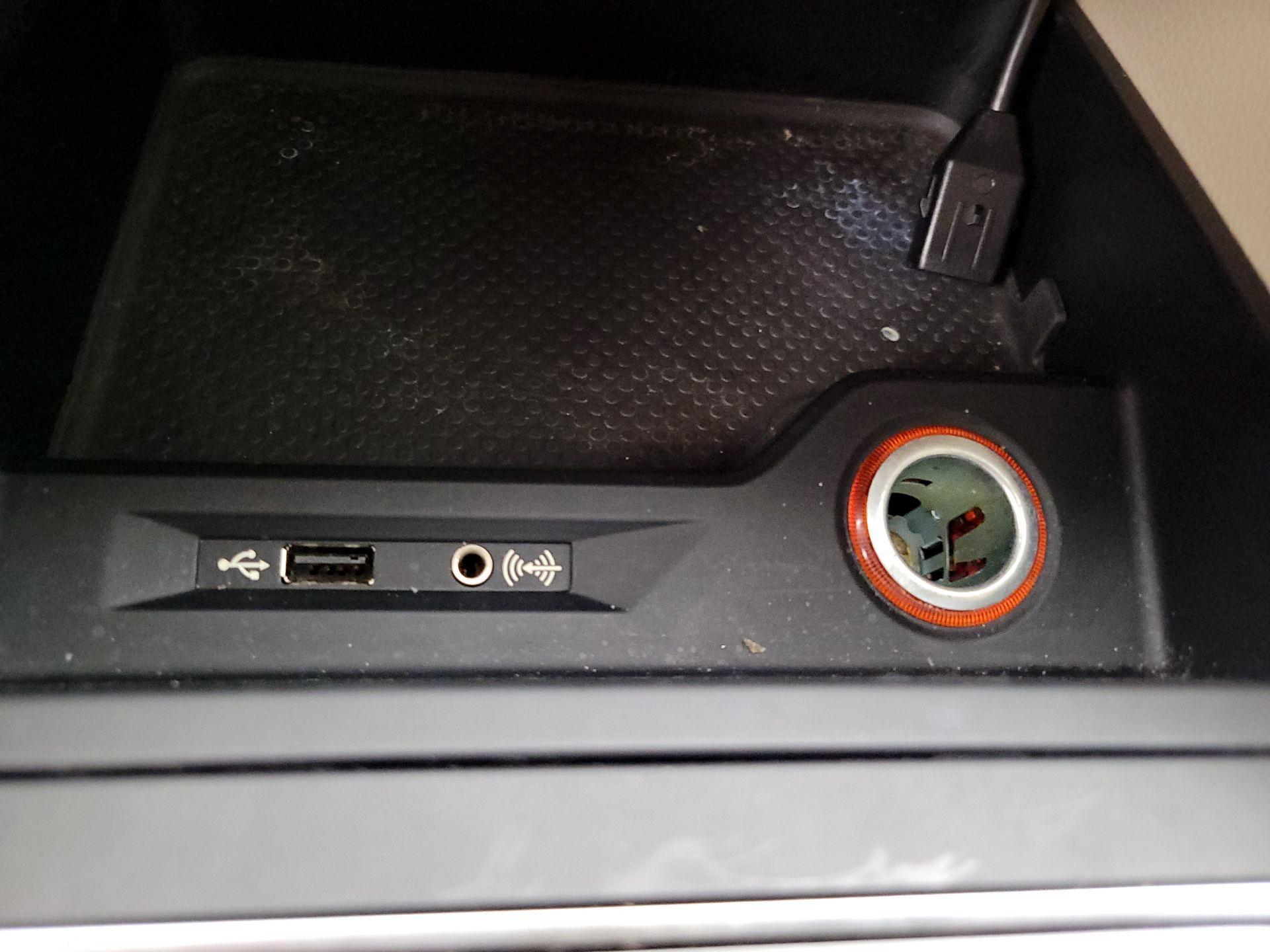 Thumbnail: 2017 Volkswagen Passat - 18