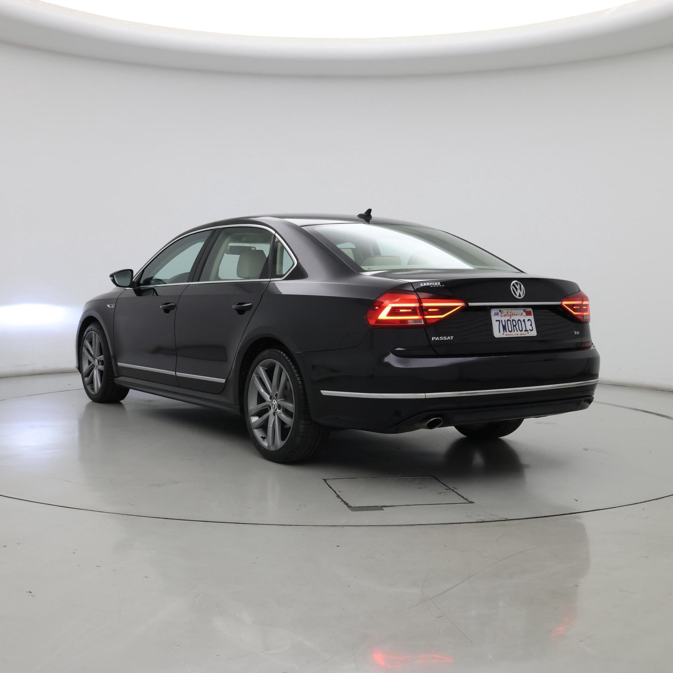 Thumbnail: 2017 Volkswagen Passat - 2