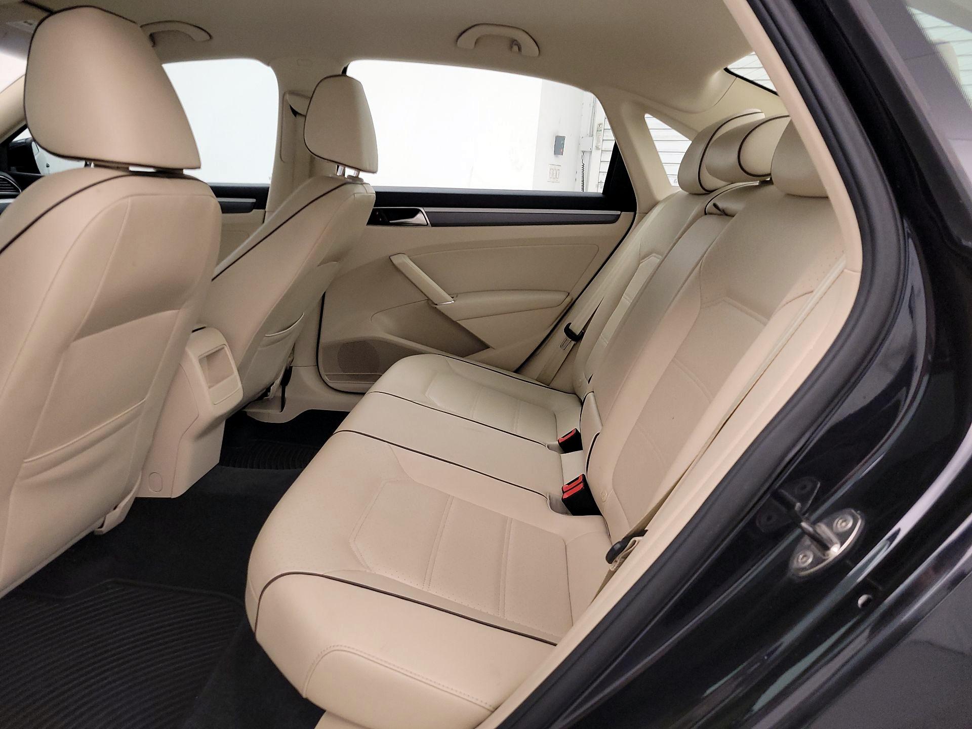 Thumbnail: 2017 Volkswagen Passat - 19