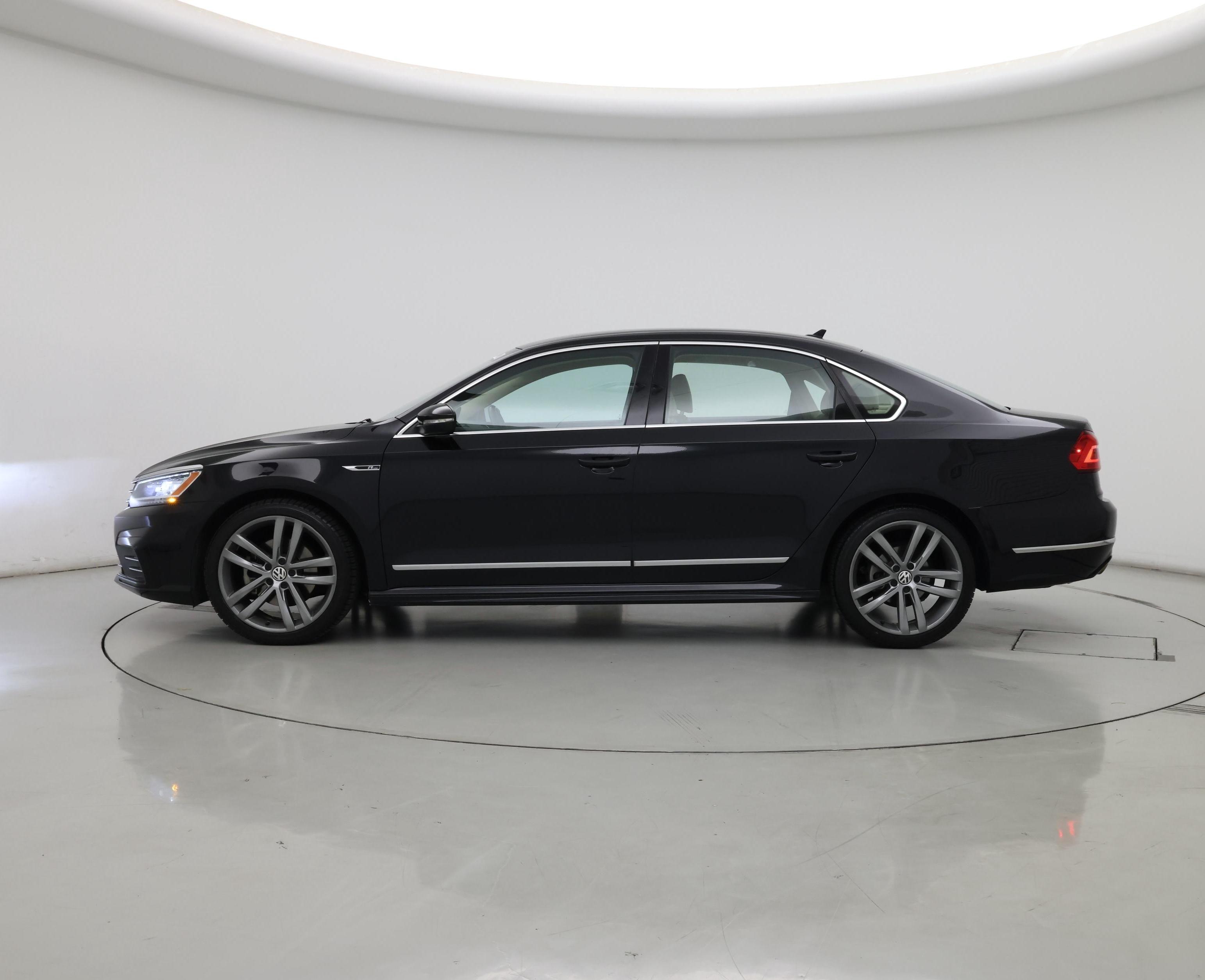 Thumbnail: 2017 Volkswagen Passat - 3