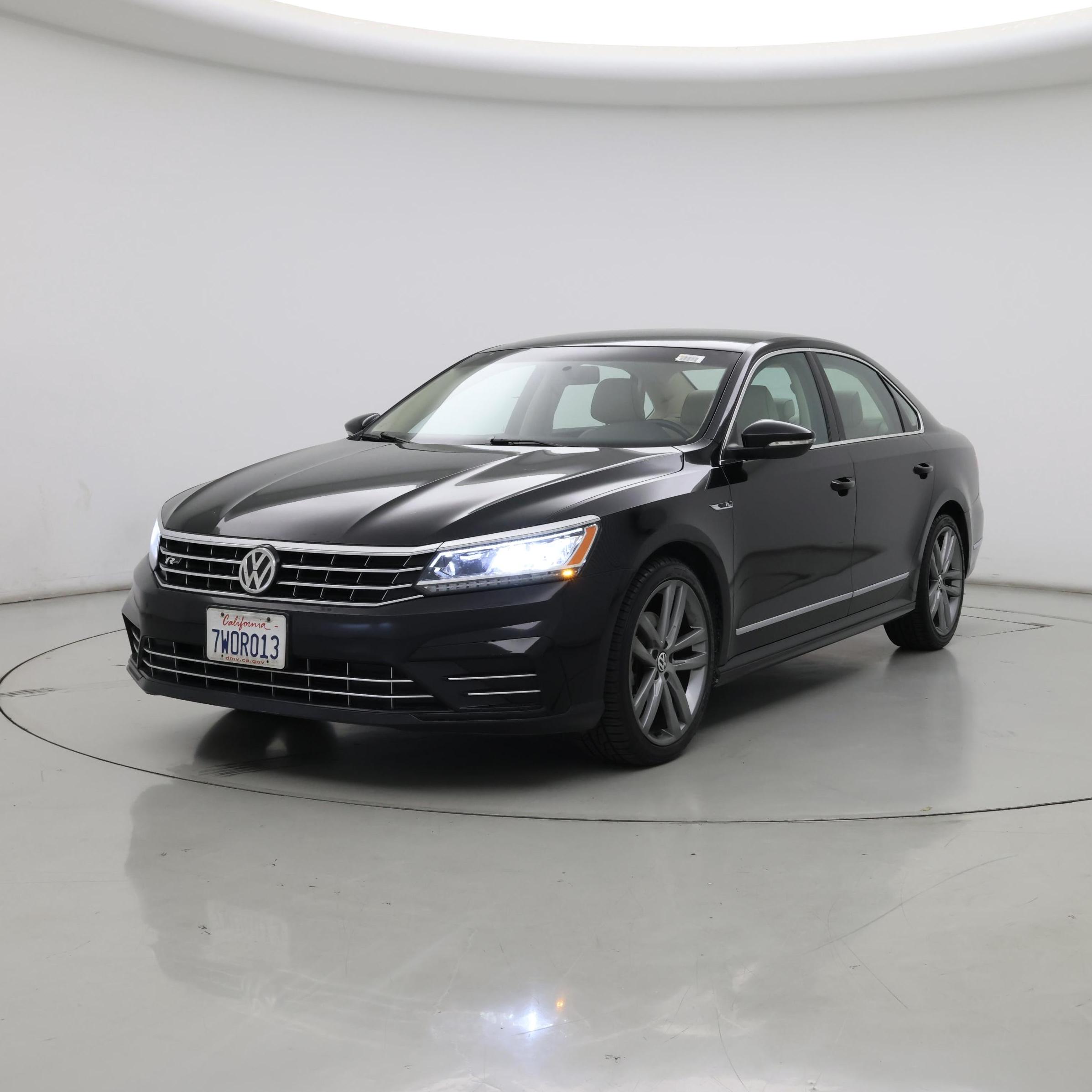 Thumbnail: 2017 Volkswagen Passat - 4