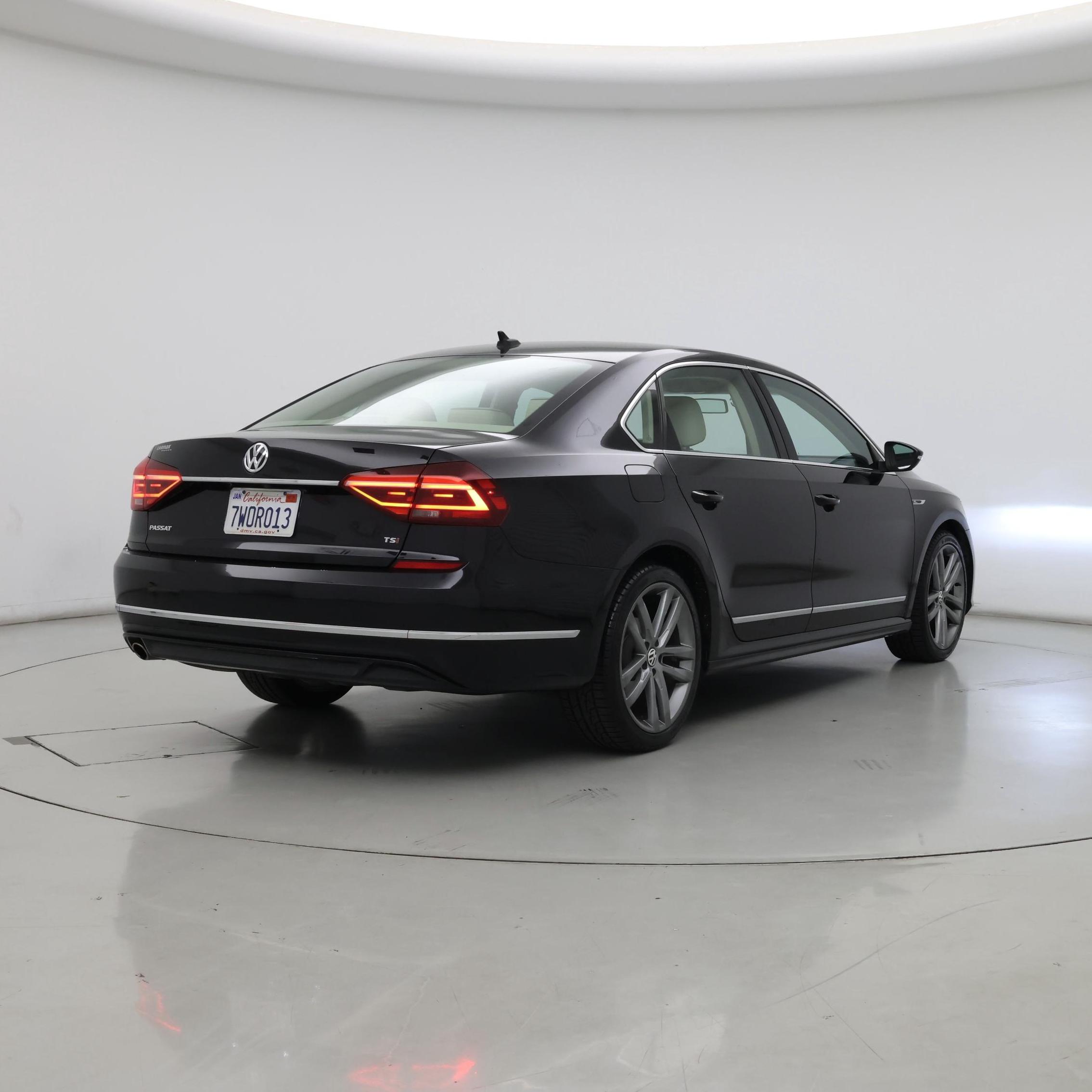 Thumbnail: 2017 Volkswagen Passat - 8