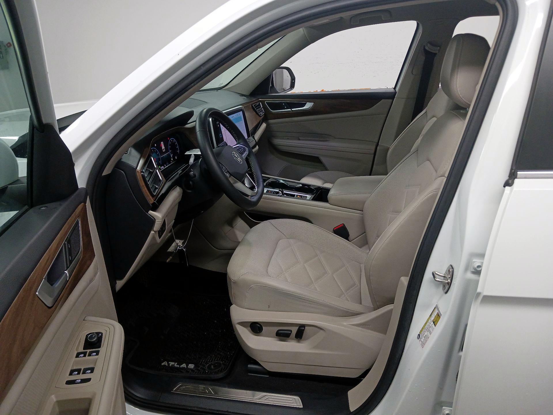 Thumbnail: 2024 Volkswagen Atlas - 11