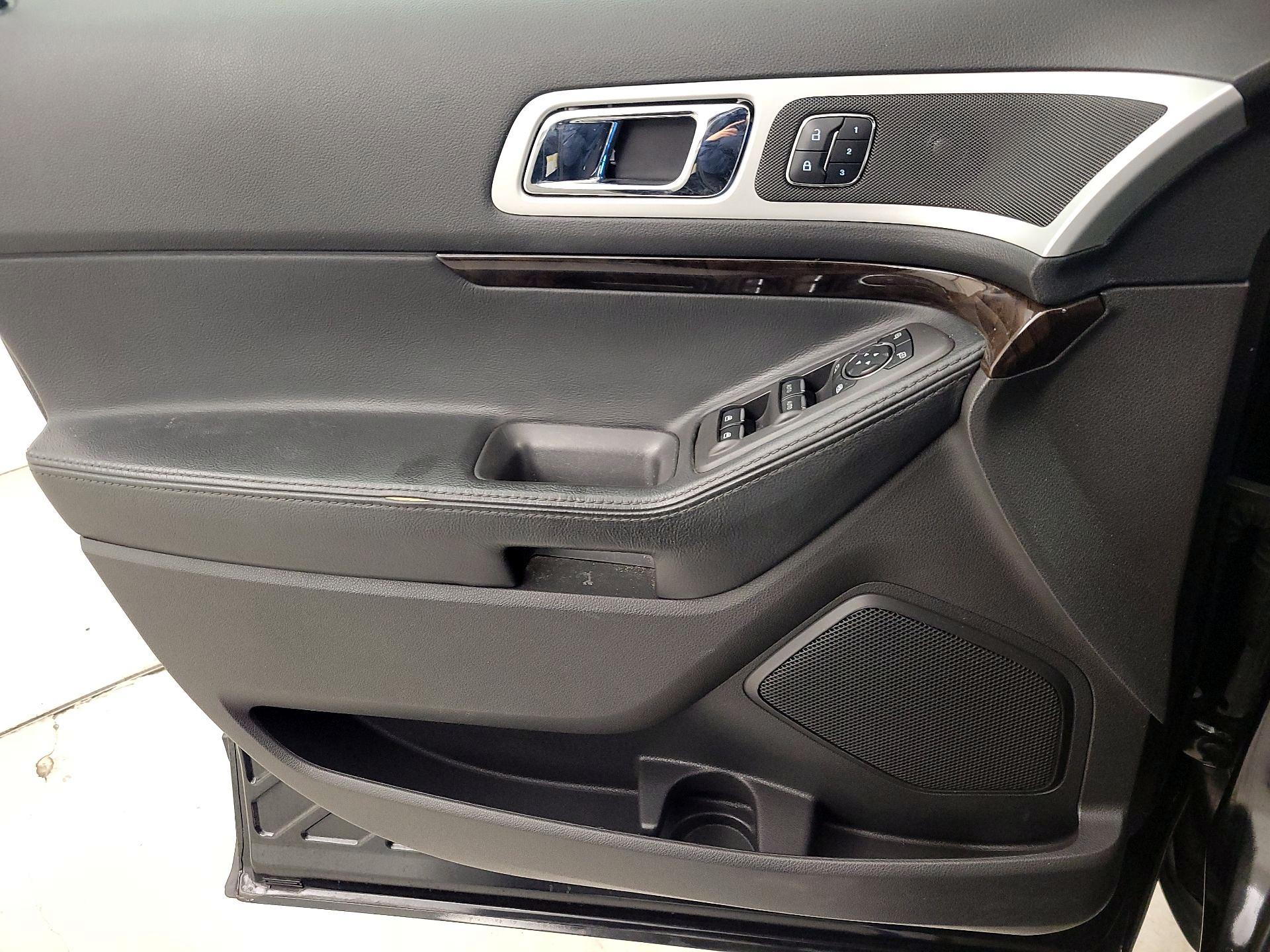 Thumbnail: 2015 Ford Explorer - 12