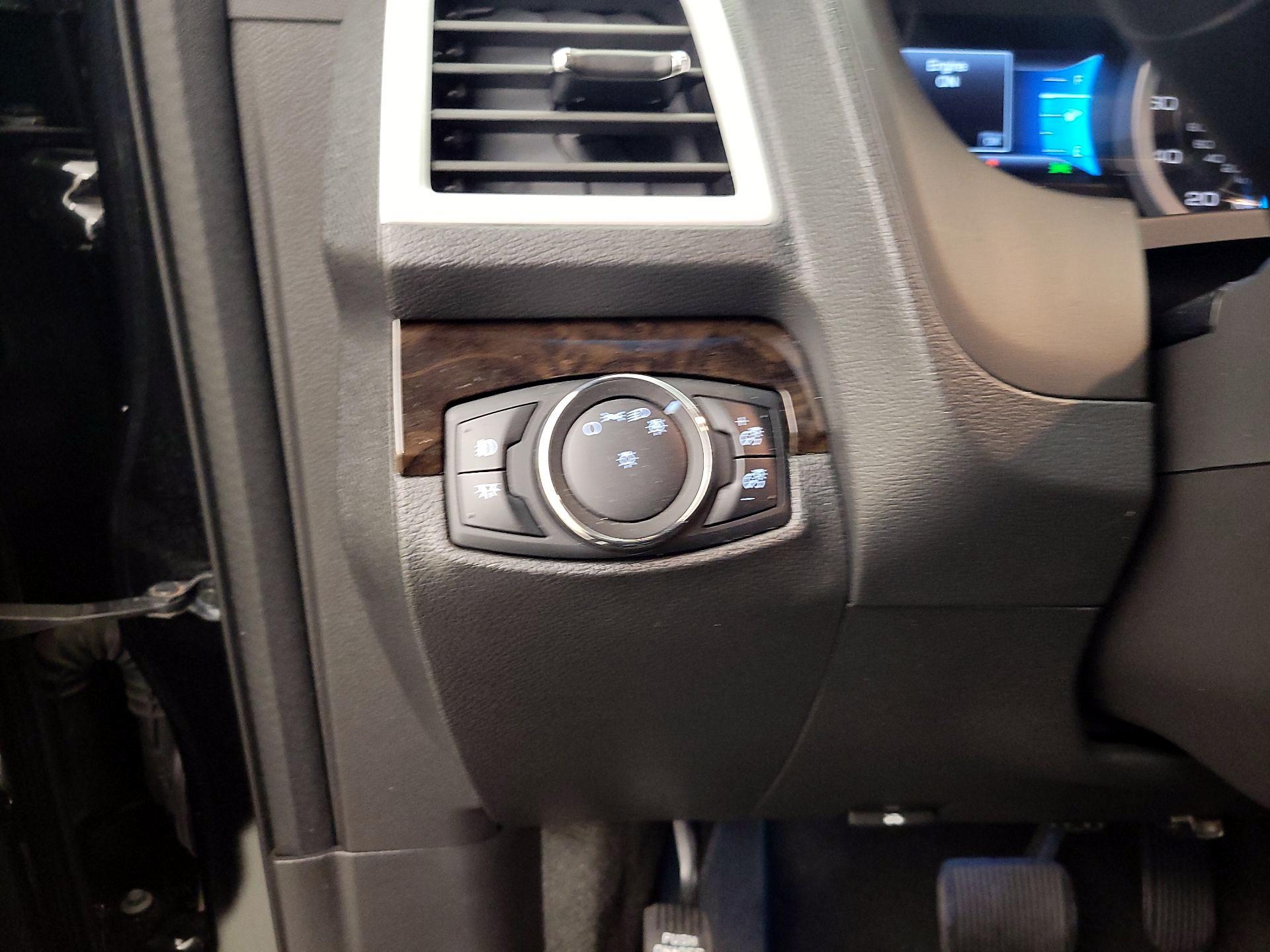 Thumbnail: 2015 Ford Explorer - 13